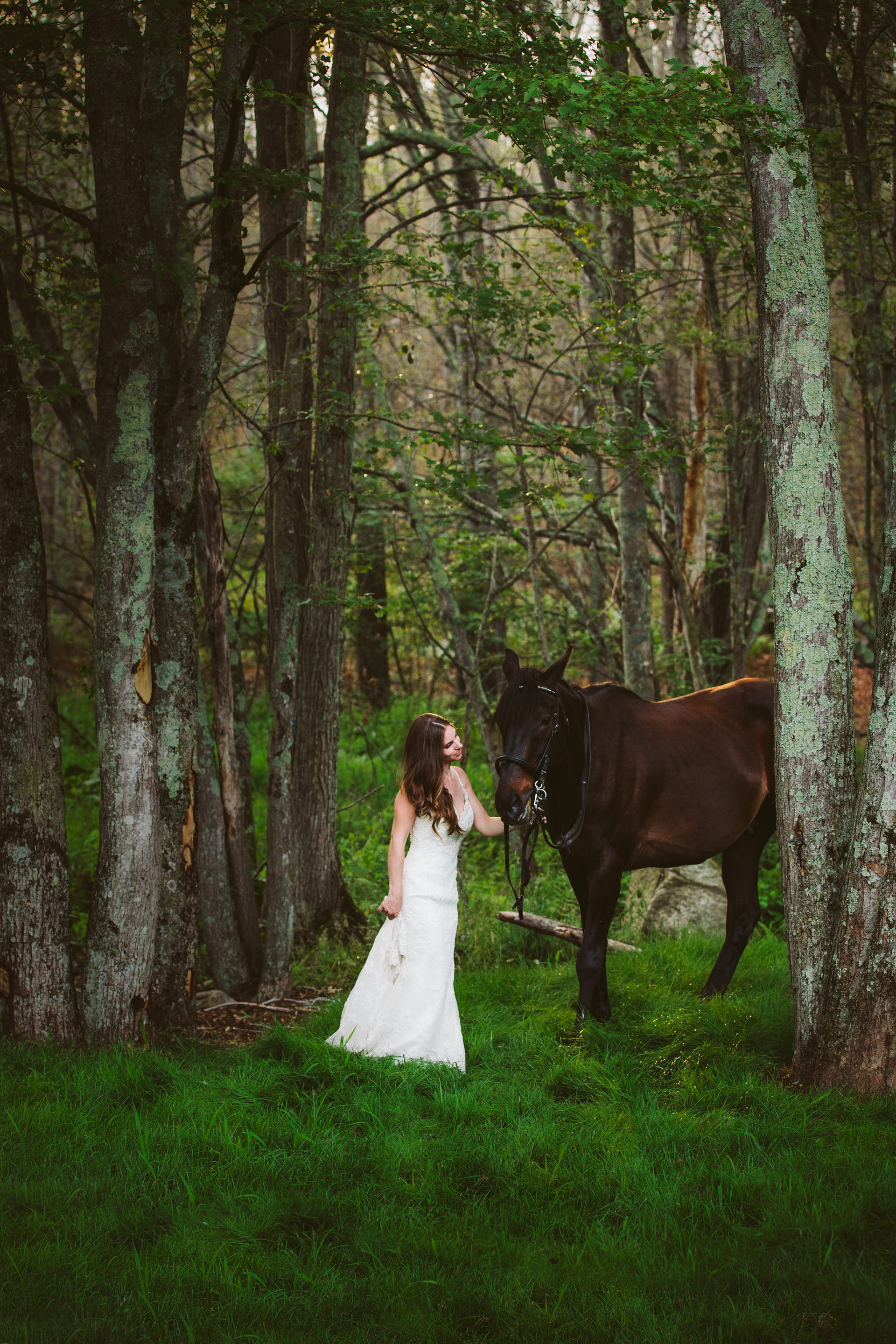 Photographybyamandamorgan-horse-wedding-bride-4.jpg