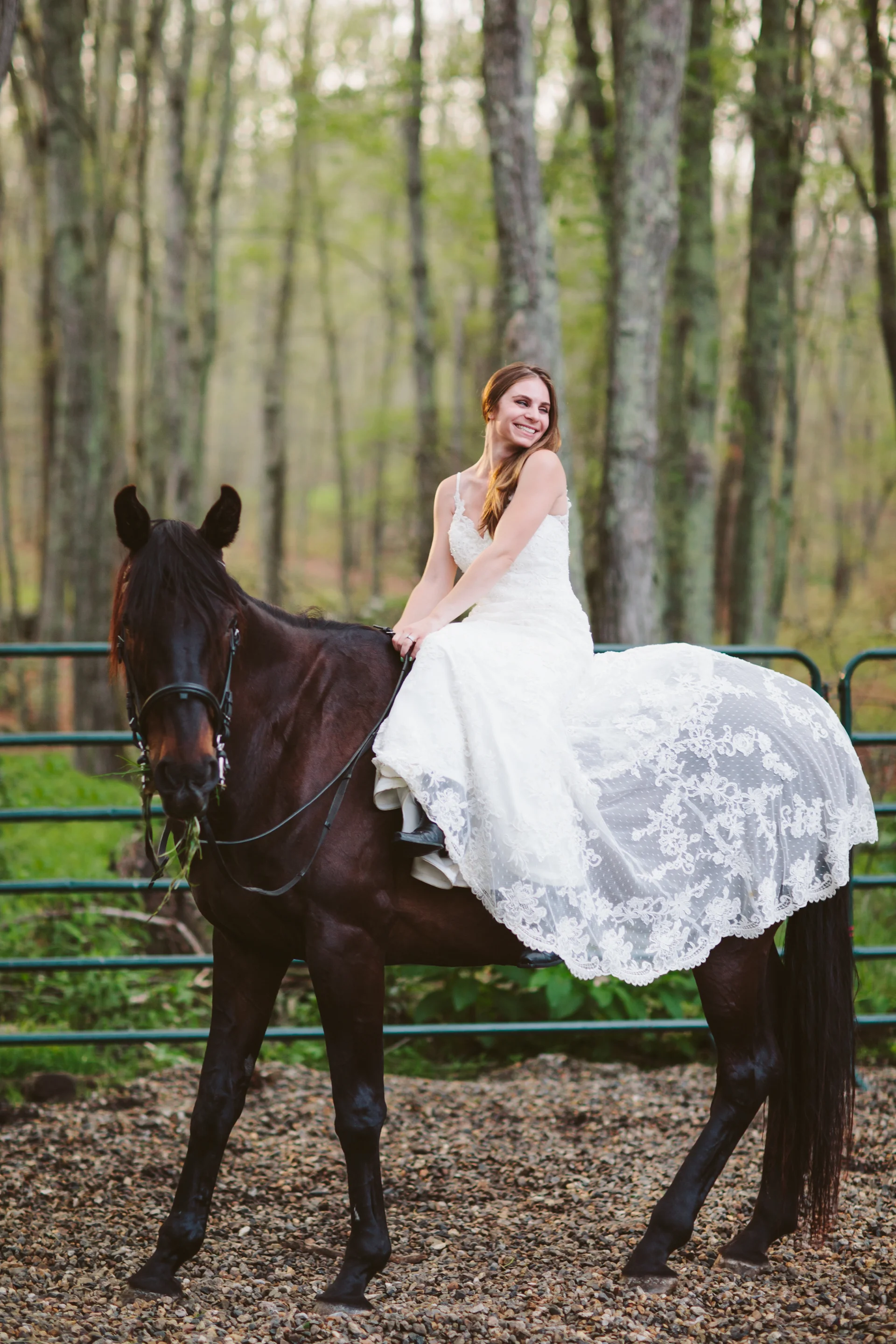 Photographybyamandamorgan-horse-wedding-bride-9.jpg