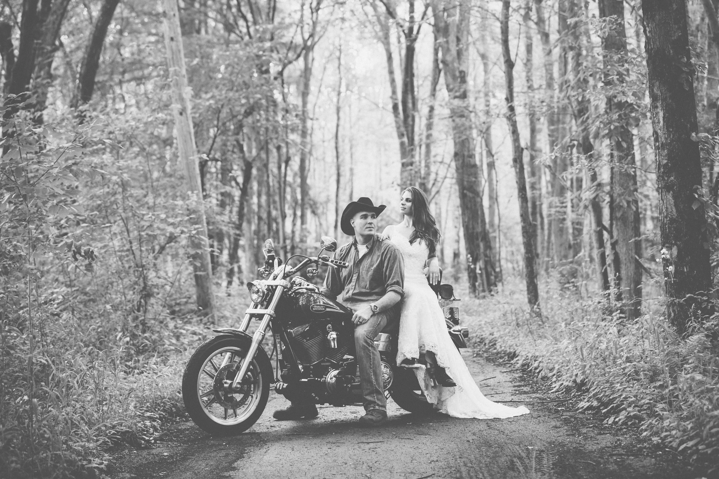 Photographybyamandamorgan-horse-wedding-bride-13.jpg