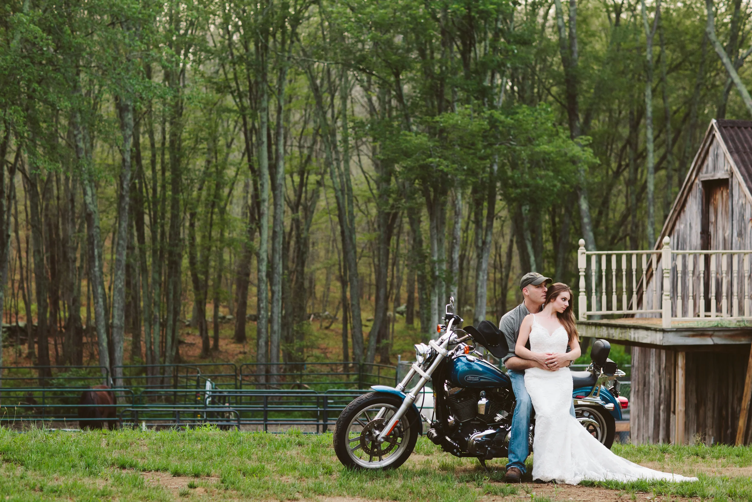 Photographybyamandamorgan-horse-wedding-bride-18.jpg