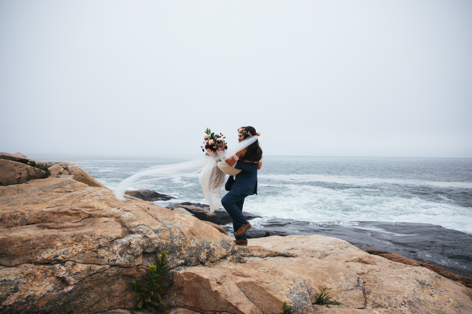 Narragansett-RI-Beach-Wedding-Amanda-Morgan-30.jpg