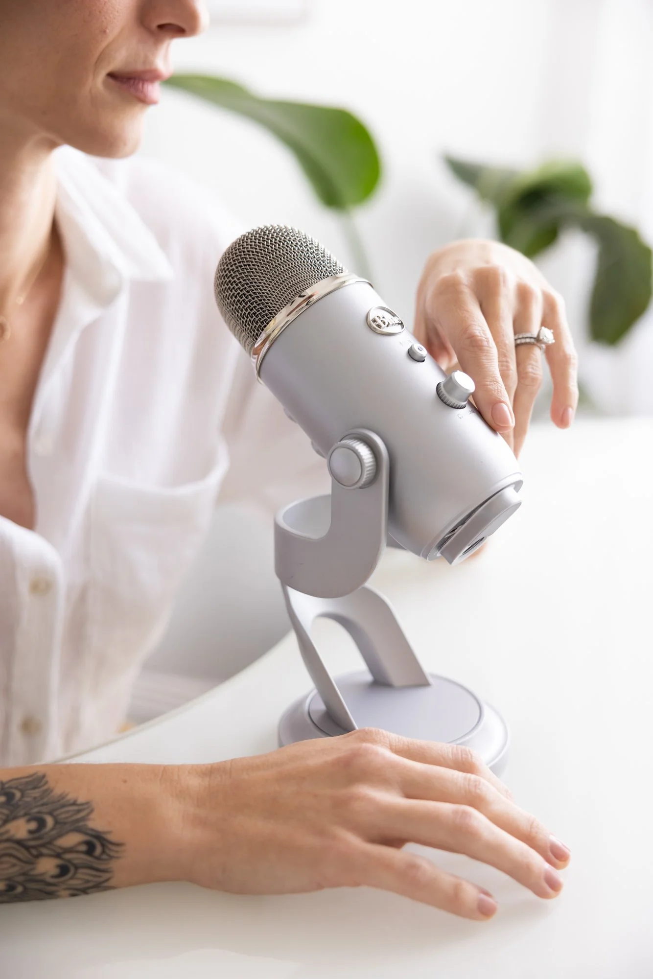woman-short-hair-brand-working-shuck-it-consulting-tampa-florida-AMorganStudios-15.jpg