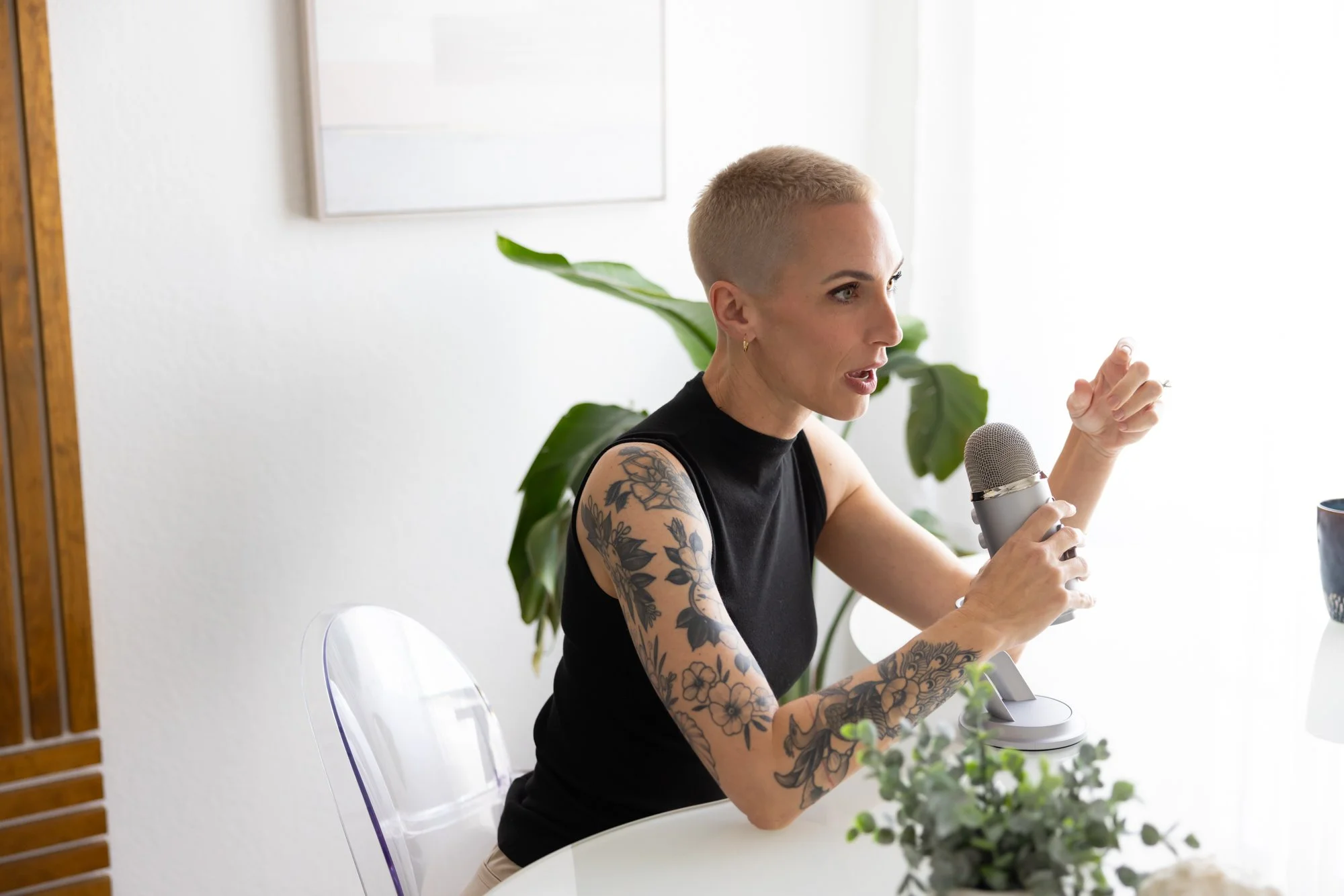 woman-short-hair-brand-working-shuck-it-consulting-tampa-florida-AMorganStudios-17.jpg