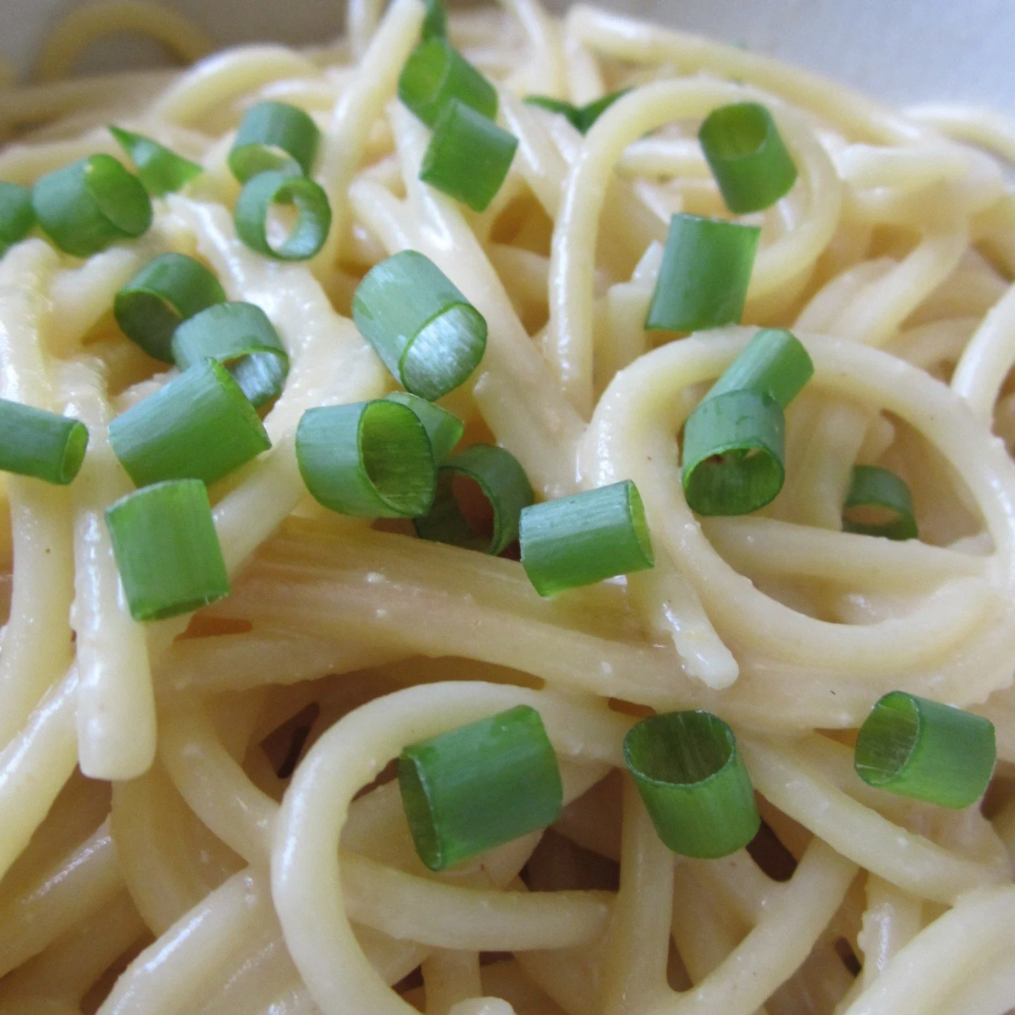 miso. butter. noodles. 🍜 like a japanese carbonara, one of my simplest recipes - just toss grocery store spaghetti, 1:1 miso + unsalted butter, and a splash of pasta water. top with green onions. ✨ for easy weeknight dinner, prep it beforehand. boil