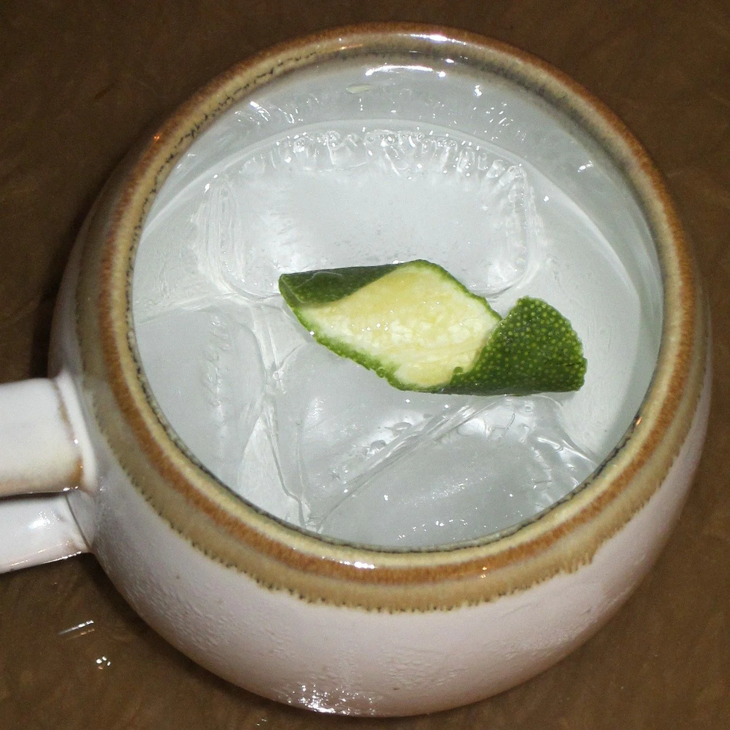 lemongrass gin: my first attempt at a cocktail recipe! 🍋 🌾 gin on the rocks with some homemade lemongrass simple syrup and a twist of lime. i thought it was pretty nice! gin is my favorite drink...