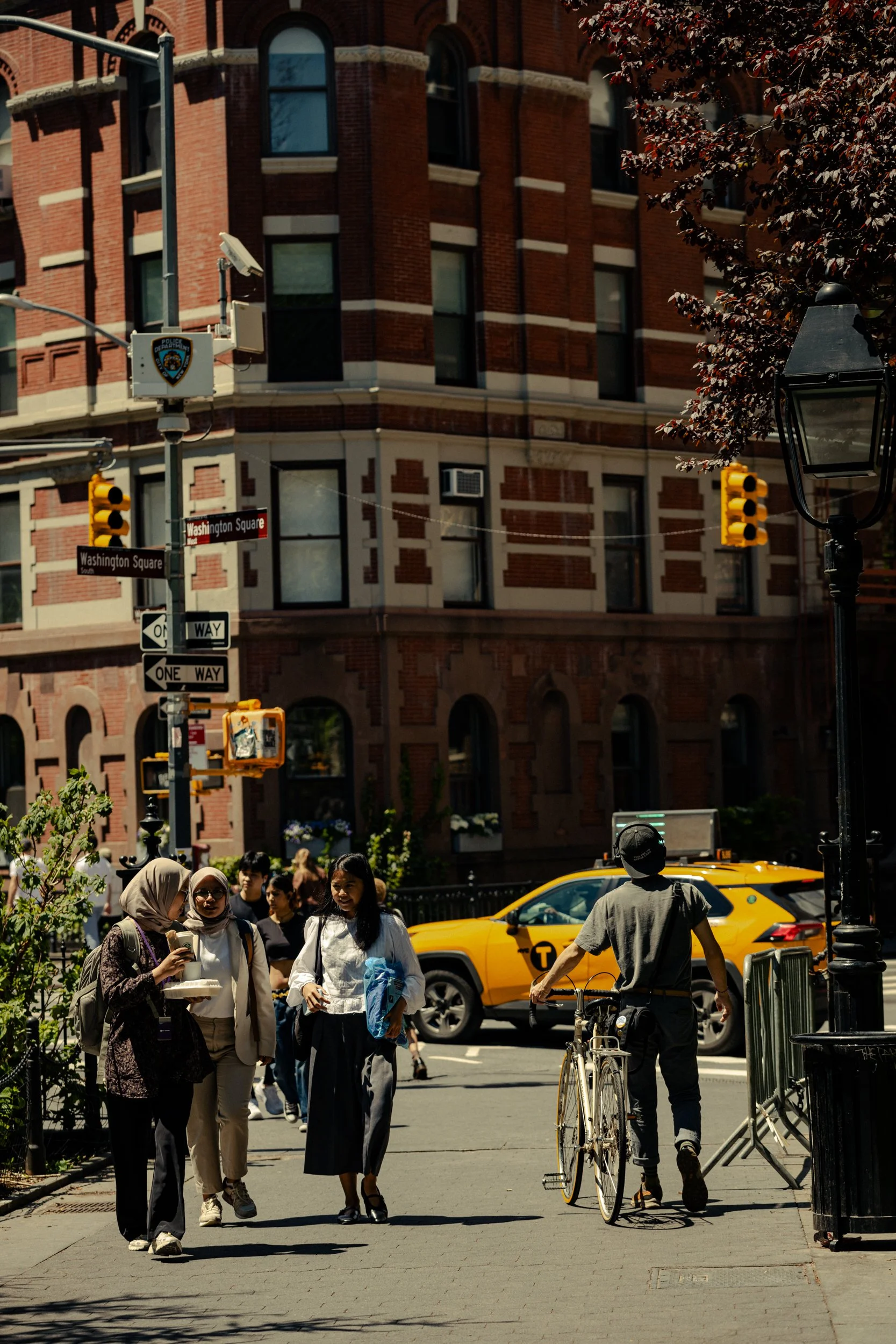 WORK-250508- NYC Street Photography x RR-6628.jpg