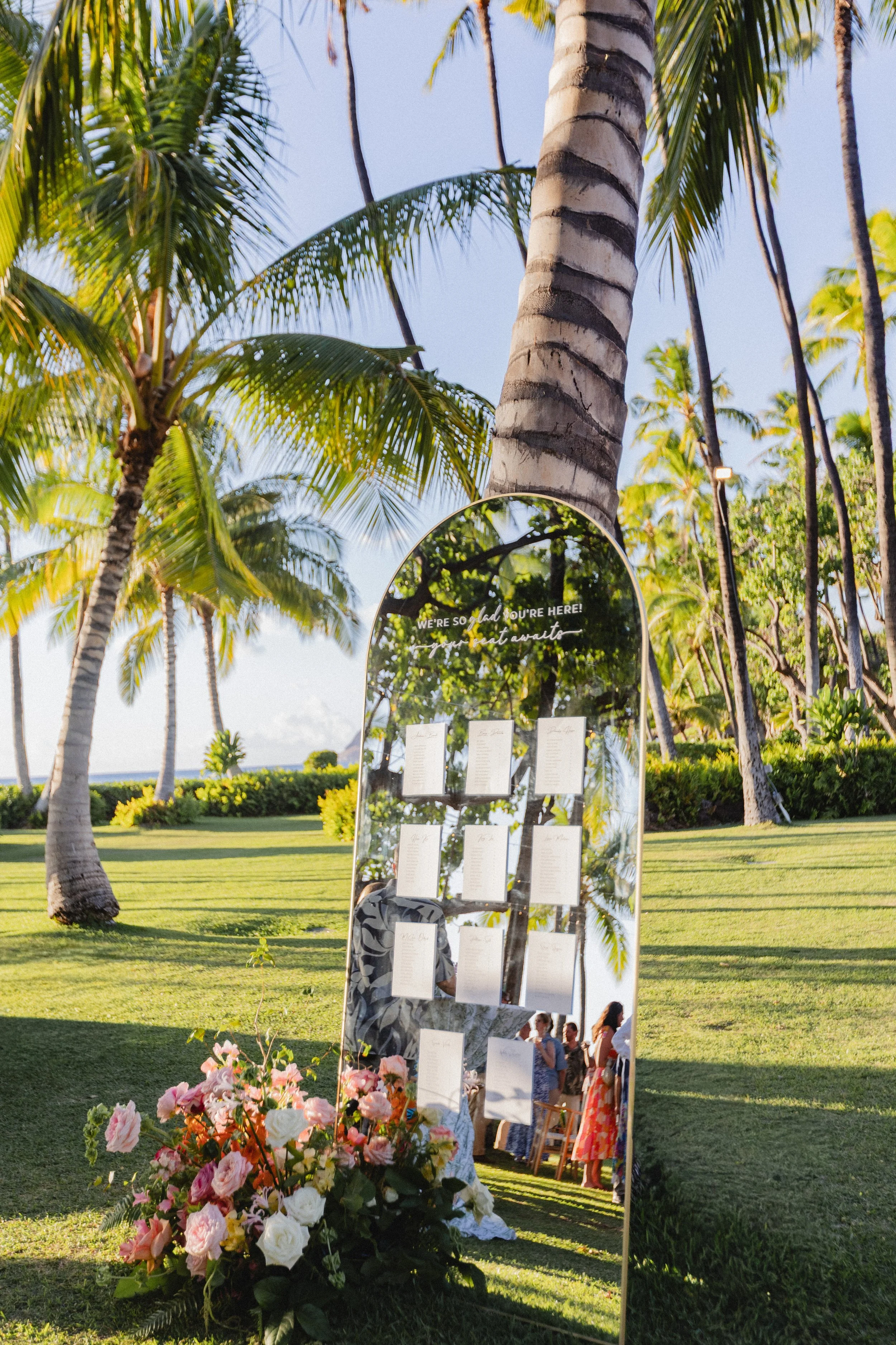 mirror seating chart near beach in hawaii