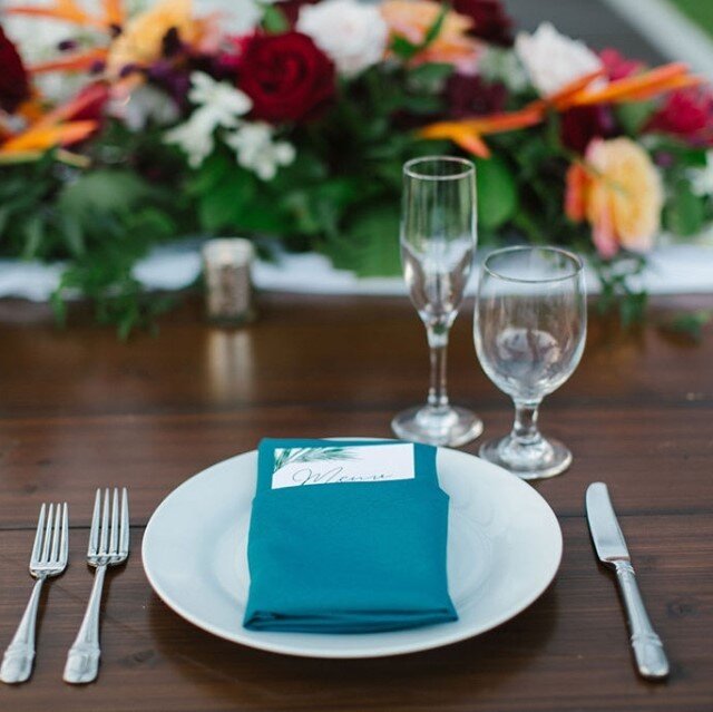 Decision #1023 in wedding planning.... How do you want your napkins folded?⁠
⁠
Need some good ideas? Check out and follow our Pinterest board 100% dedicated to this topic.⁠
⁠
Link in bio!⁠
⁠
📸 @ariastudios⁠
.⁠
.⁠
.⁠
.⁠
.⁠
#napkinfolds #weddingadvice