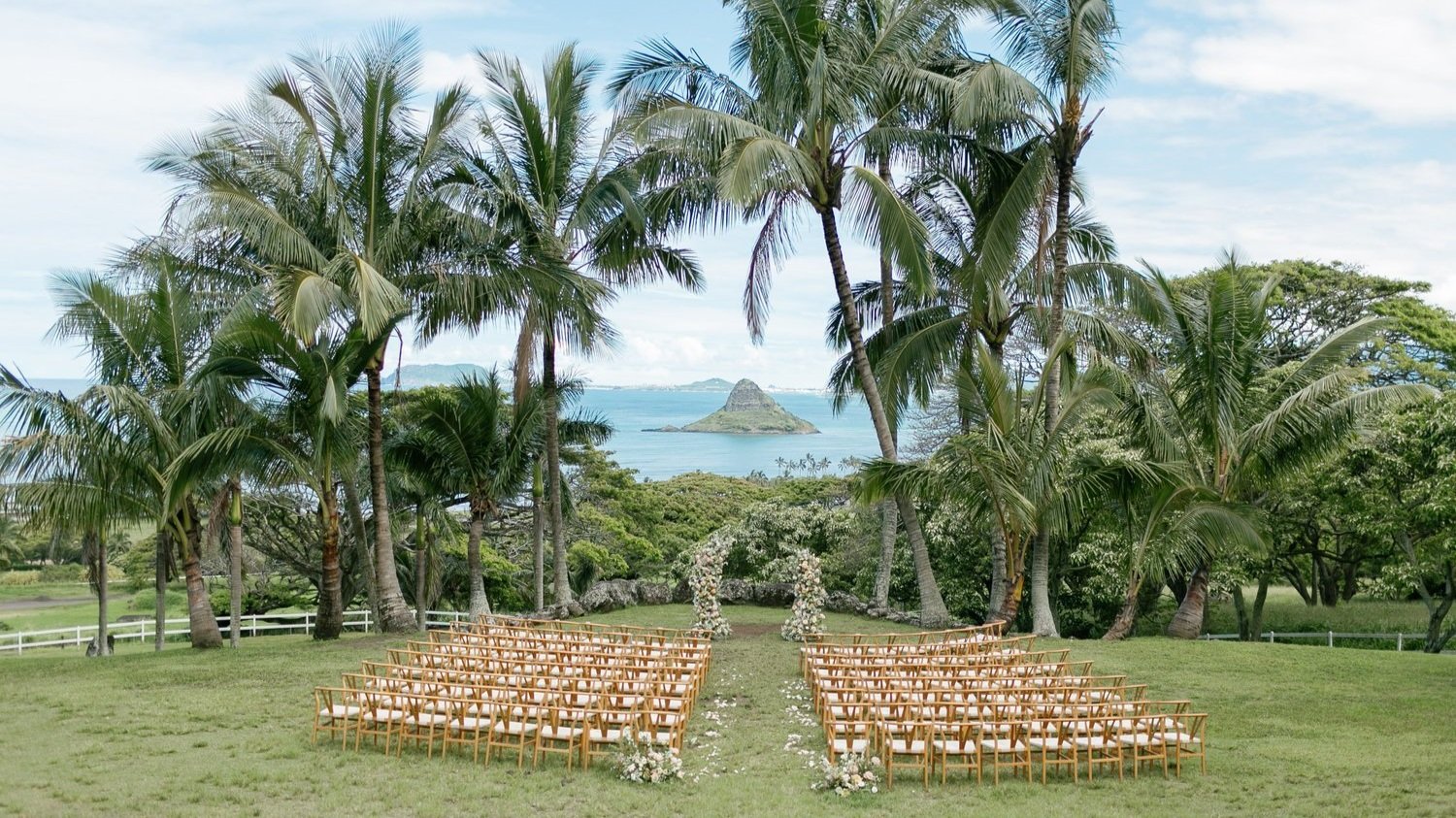 loveletterweddings.com+%7C+Love+Letter+Weddings+Hawaii+Floral+and+Wedding+Coordination+and+Design+%7C+Kualoa+Ranch+Weddings+Ceremony++1+%281%29.jpg