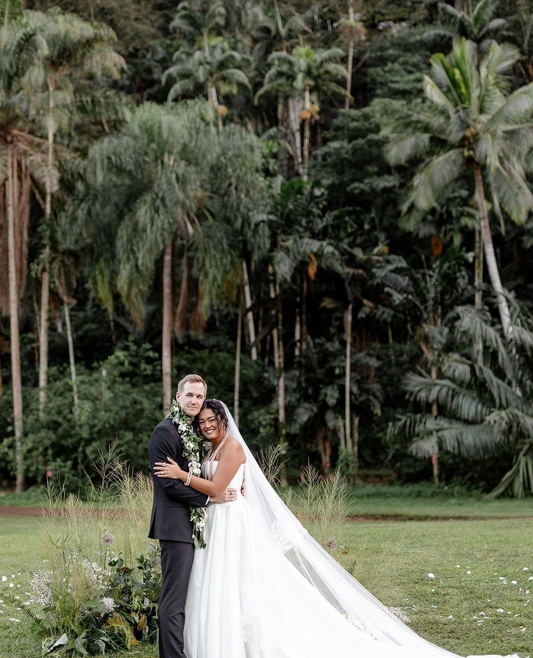 If you are a fan of a chic tropical aesthetic, you're not going to want to miss this week's gallery post!⁠
⁠
We absolutely loved every single element of this wedding design. From the beautiful ceremony backdrop, to the florals all the way down to the