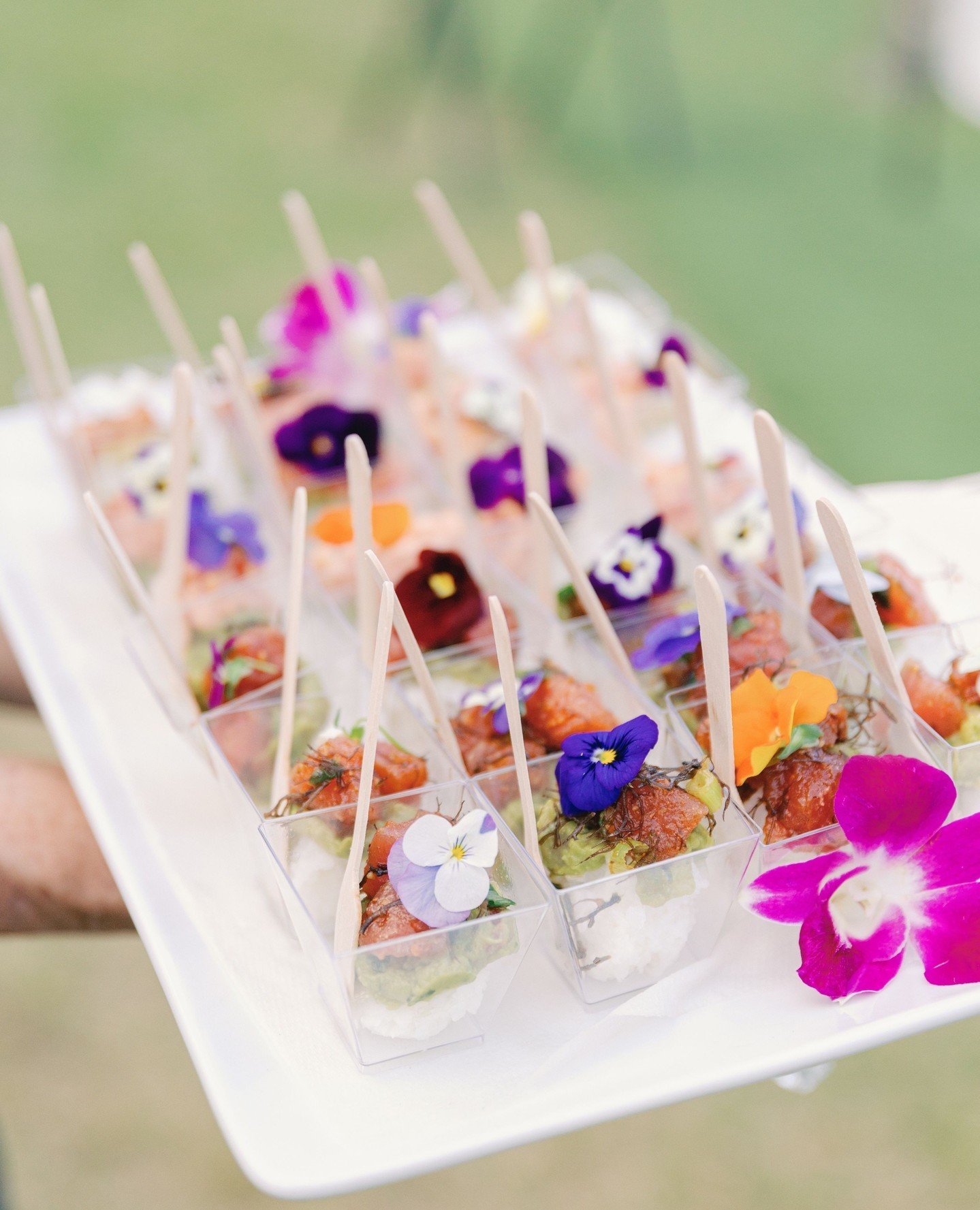 Food definitely plays a large impact on your guests' overall experience and one way to elevate the experience is personalizing the menu with what you personally love. These mini poke bowls were definitely a huge hit with the crowd!⁠
⁠
📸 @⁠ashleygood
