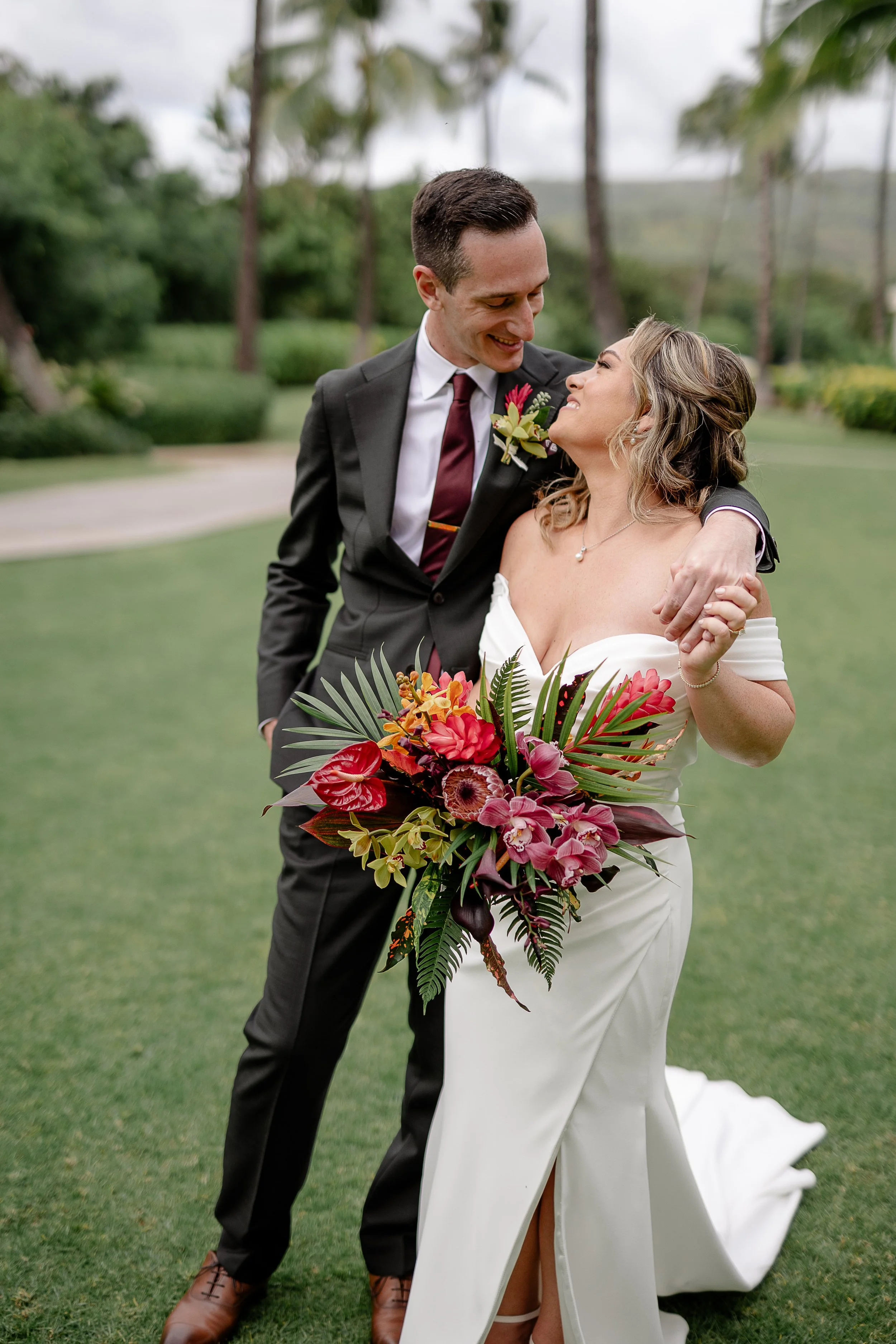 bride and groom with tropical bouquet in Hawai'i