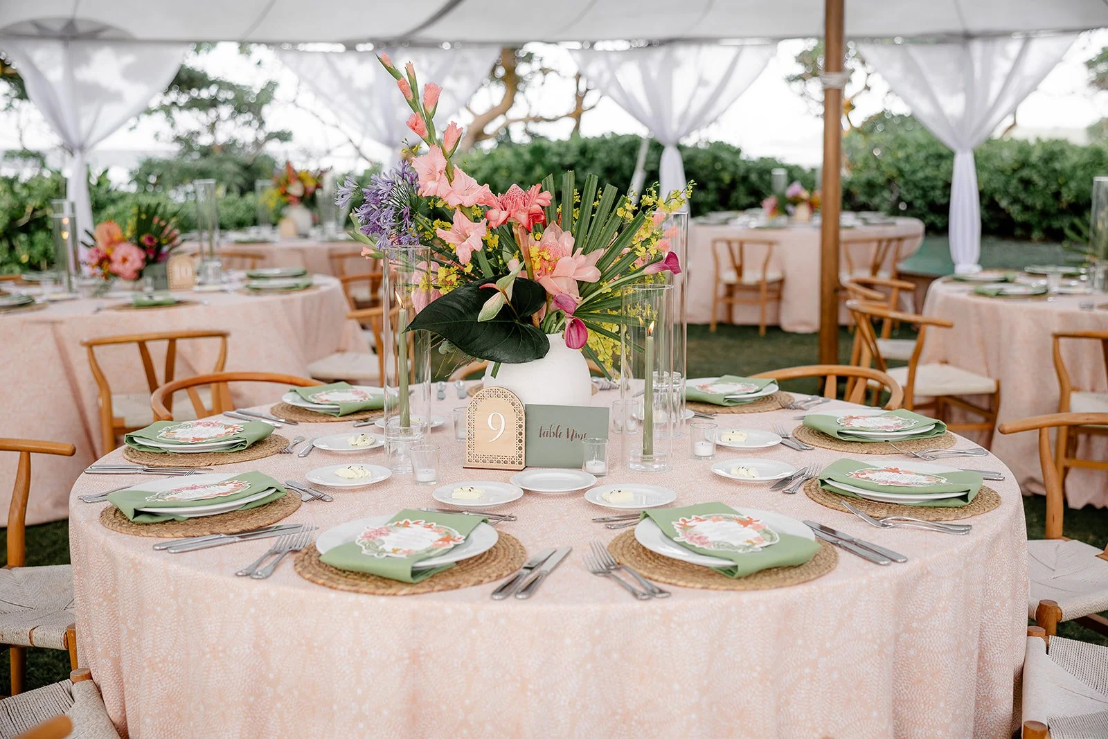guest table at wedding with tropical decor