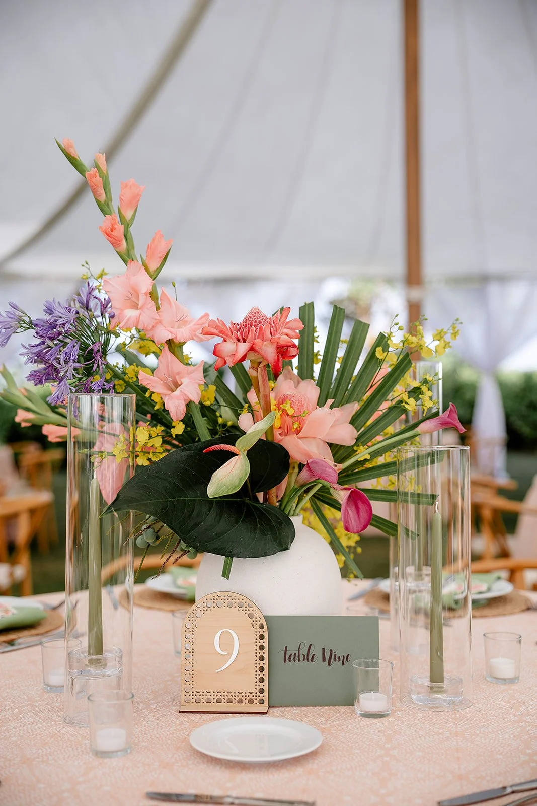 tropical table decor