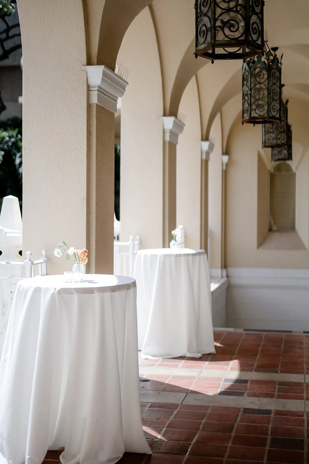white cocktail tables