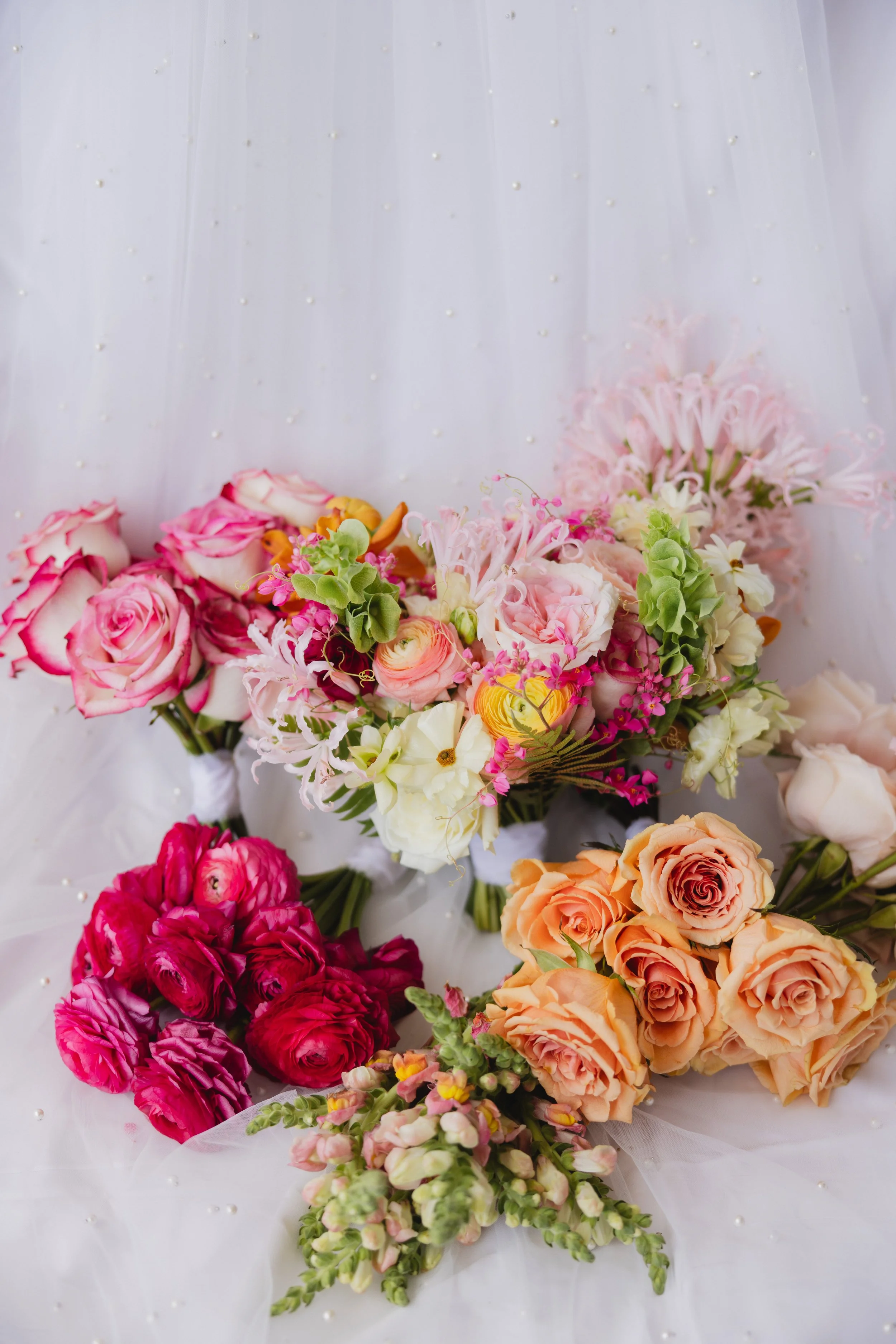 pink and orange bridesmaid bouquets