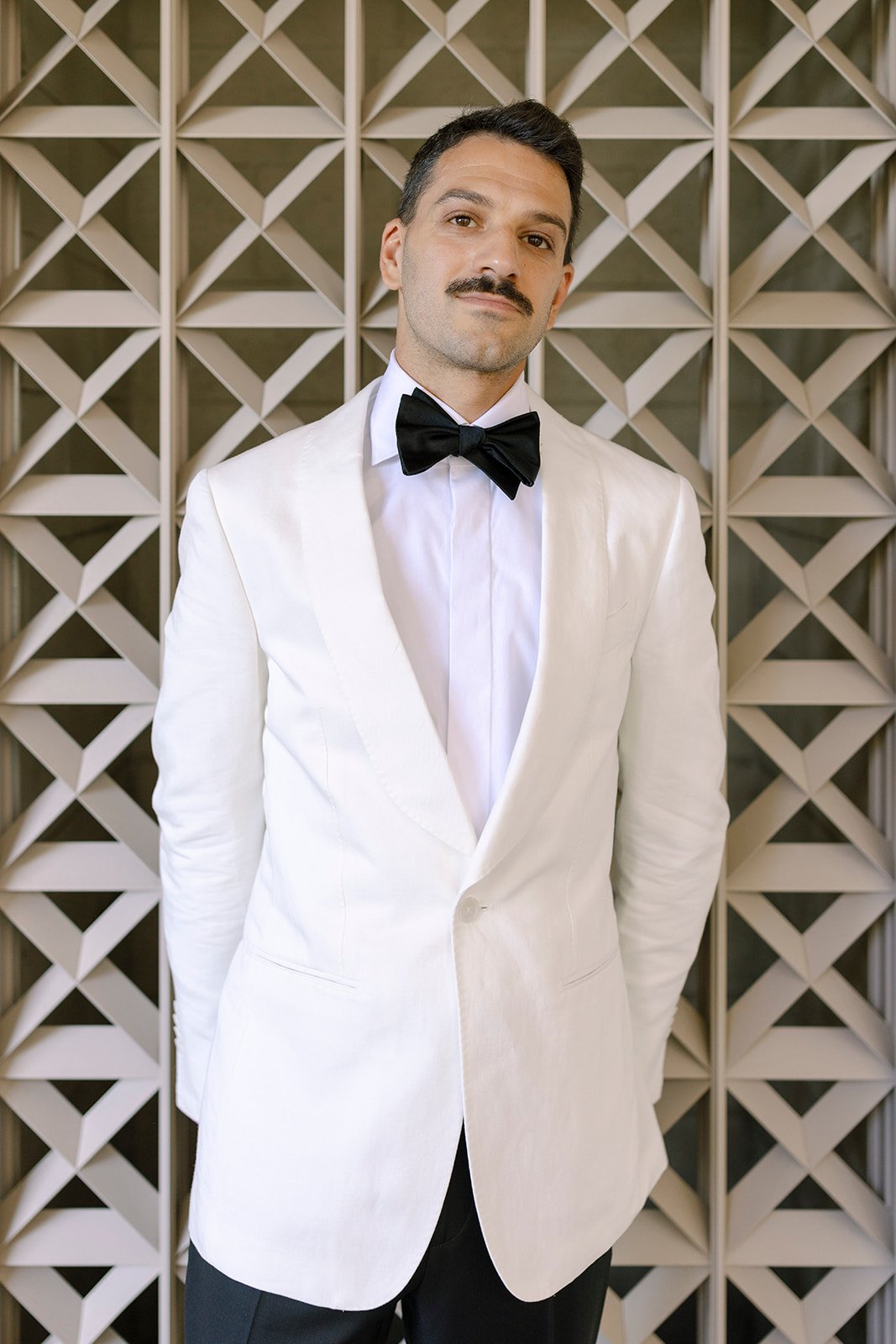 hawaii groom in white tux