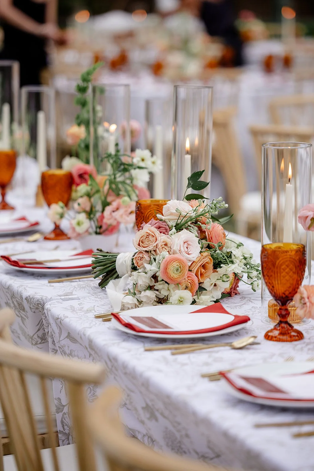wedding table with red napkins and amber glasses