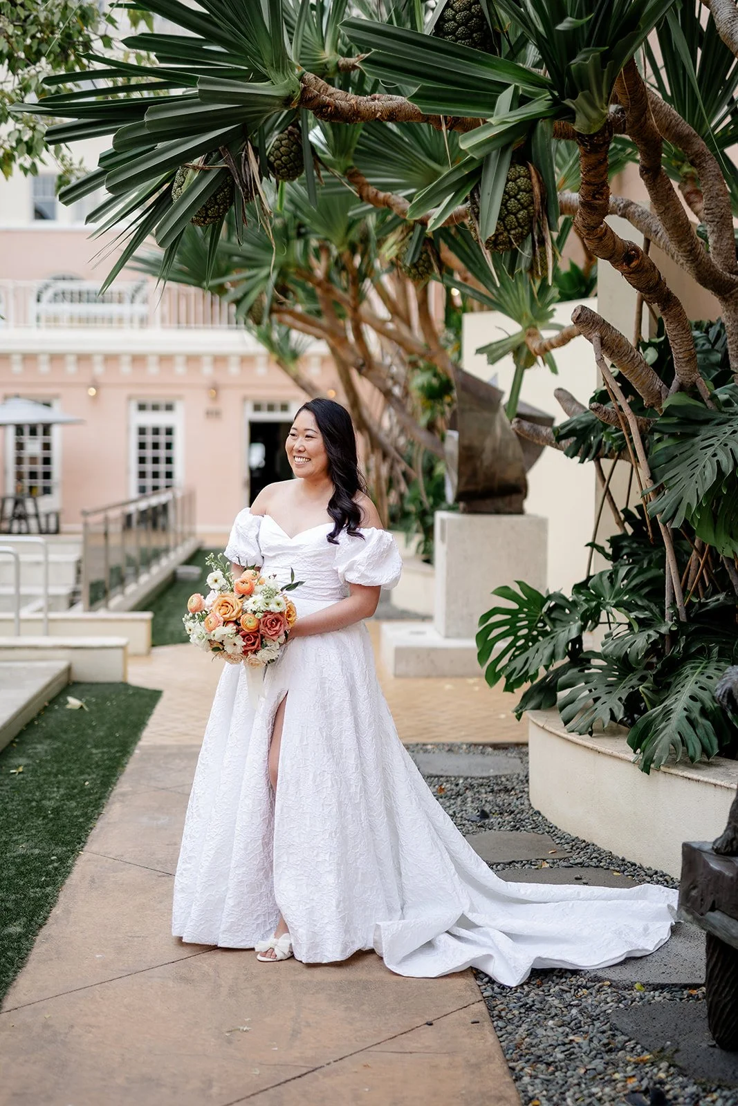 bride holding bouquet at capitol modern museum in hawaii