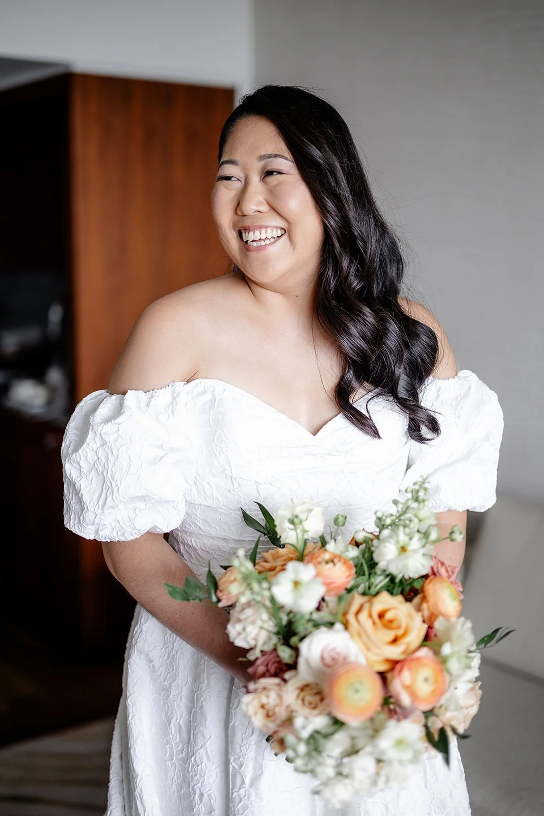 bride with mauve bouquet