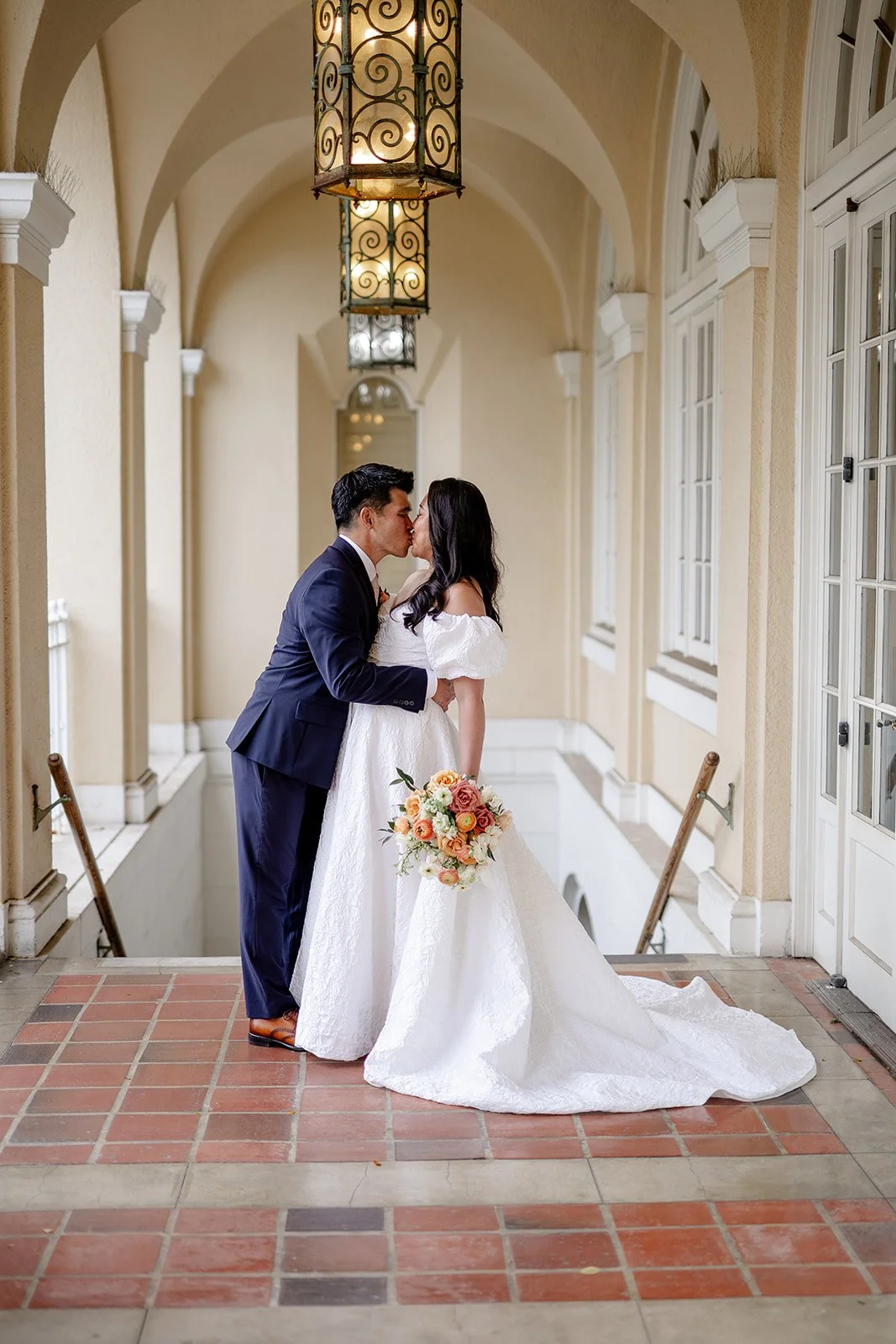 bride and groom kissing at capitol modern museum in hawaii