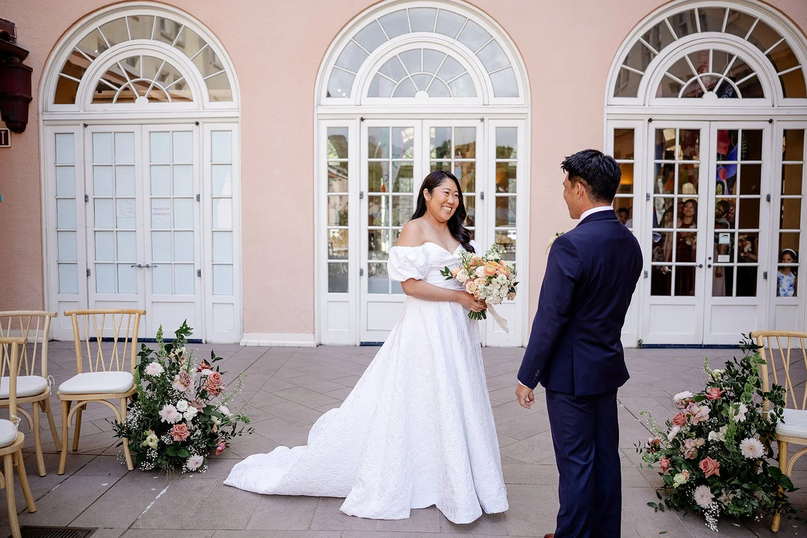 bride and groom first look at capitol modern museum in Hawaii