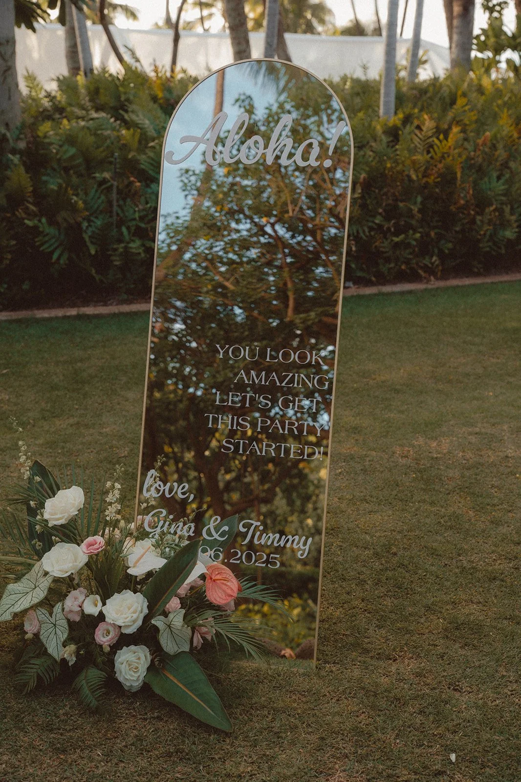 welcome mirror for wedding in hawaii