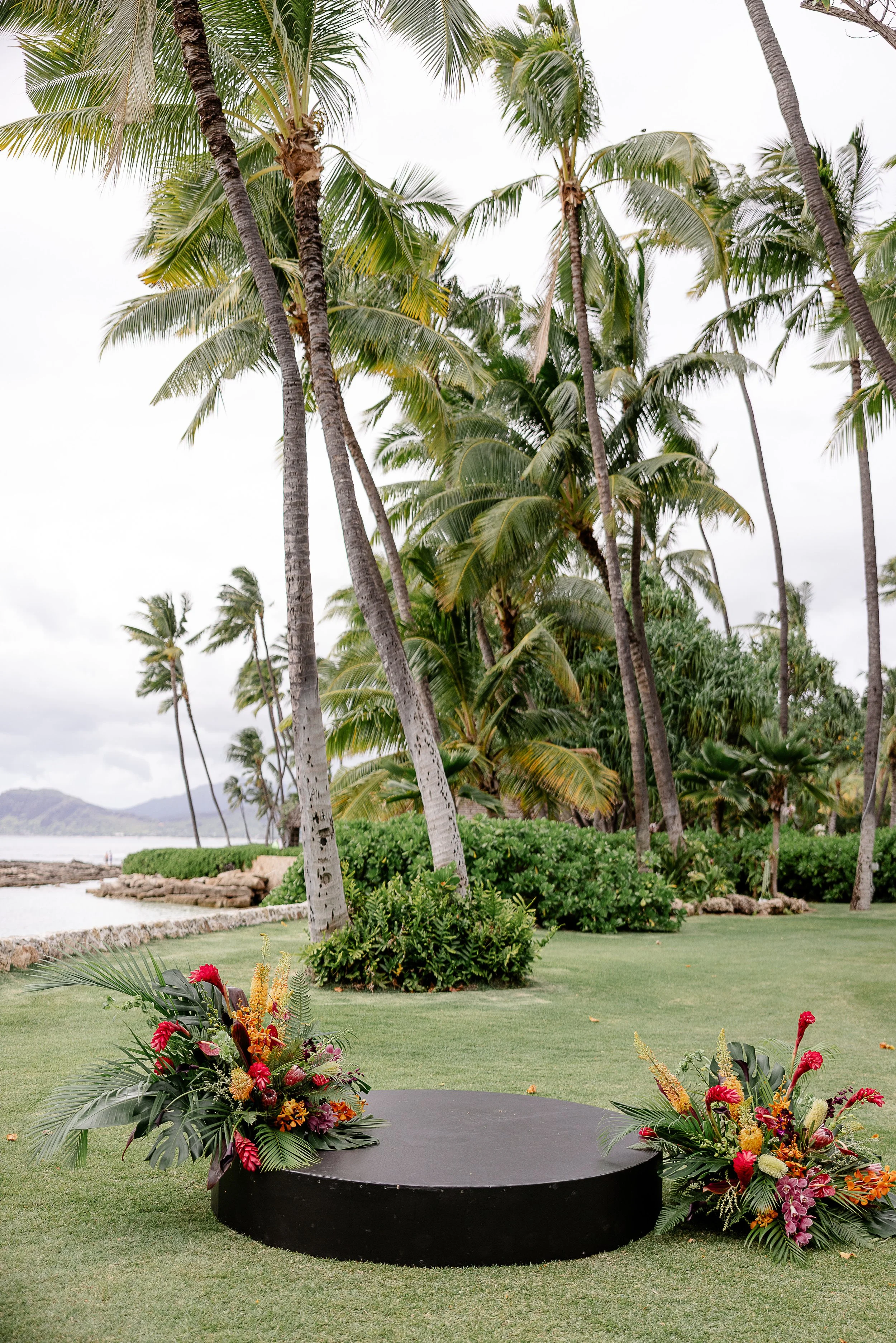 tropical wedding stage at wedding in hawai'i