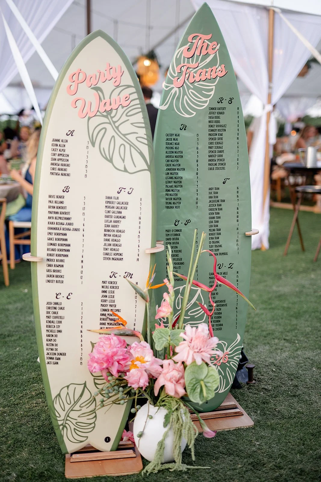 surfboard seating chart at wedding in hawaii