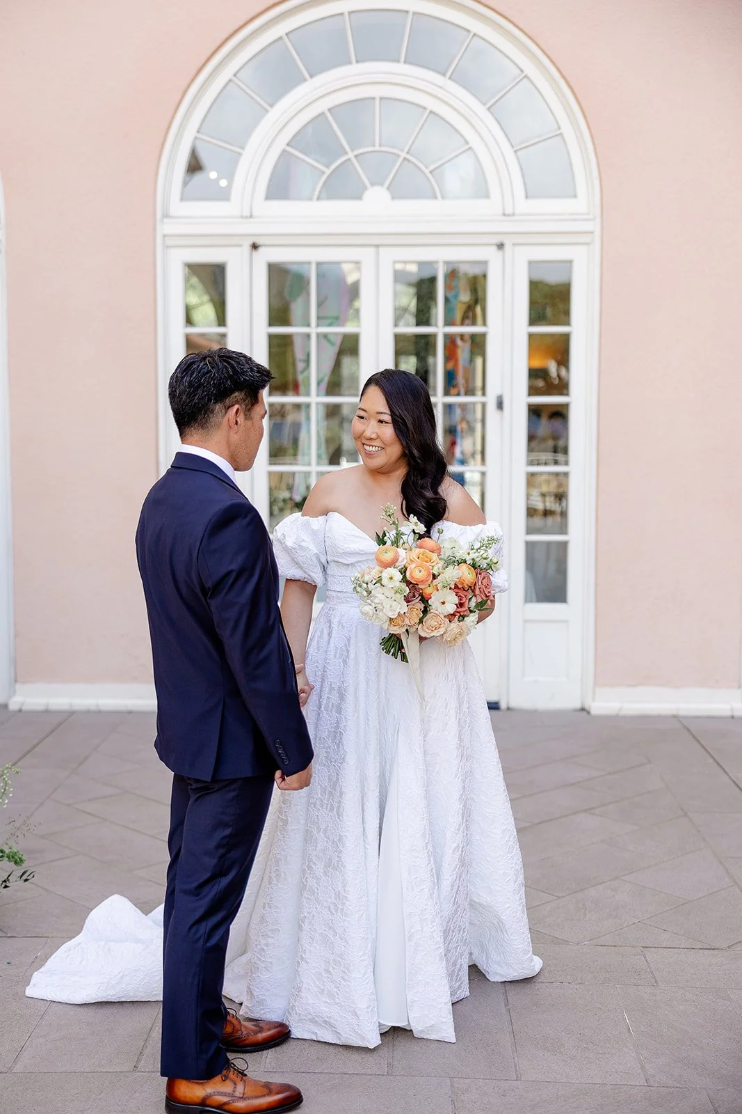 bride and groom first look at capitol modern museum in Hawaii