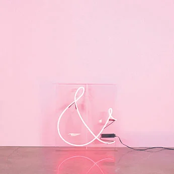 8 Looks V6-00_00_26_03-Still001_96dpi_rgb.jpg