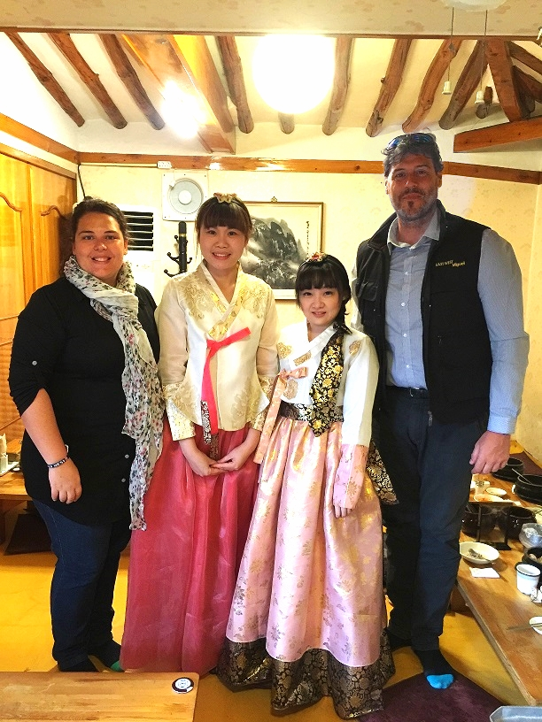 Taiwanese tourists wearing Hanbok