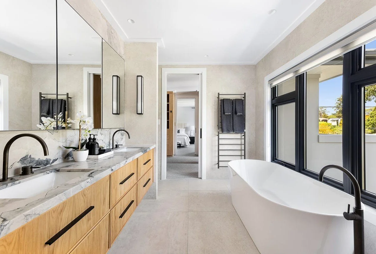 Master Bed Ensuite.jpg