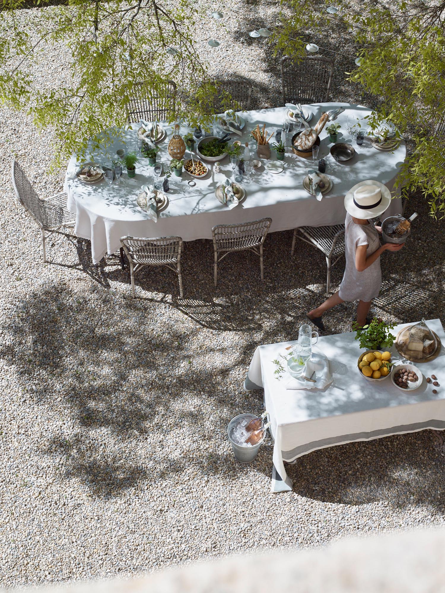 4.HomesAndGardensAug16EmmaLeeAliceHartAliBrownProvenceOutdoorDining.jpg