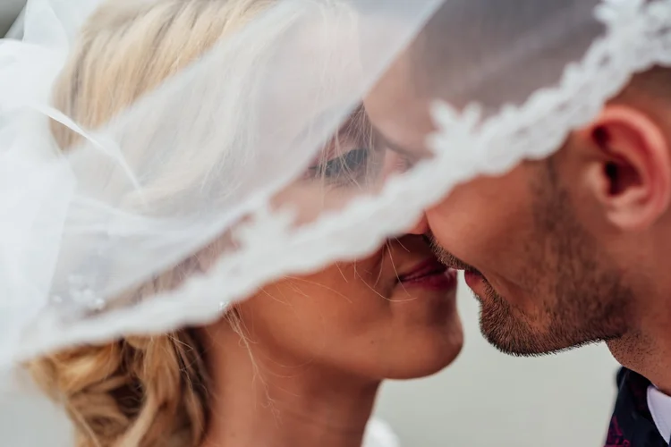 bride-bride-and-groom-couple-1589818.jpg