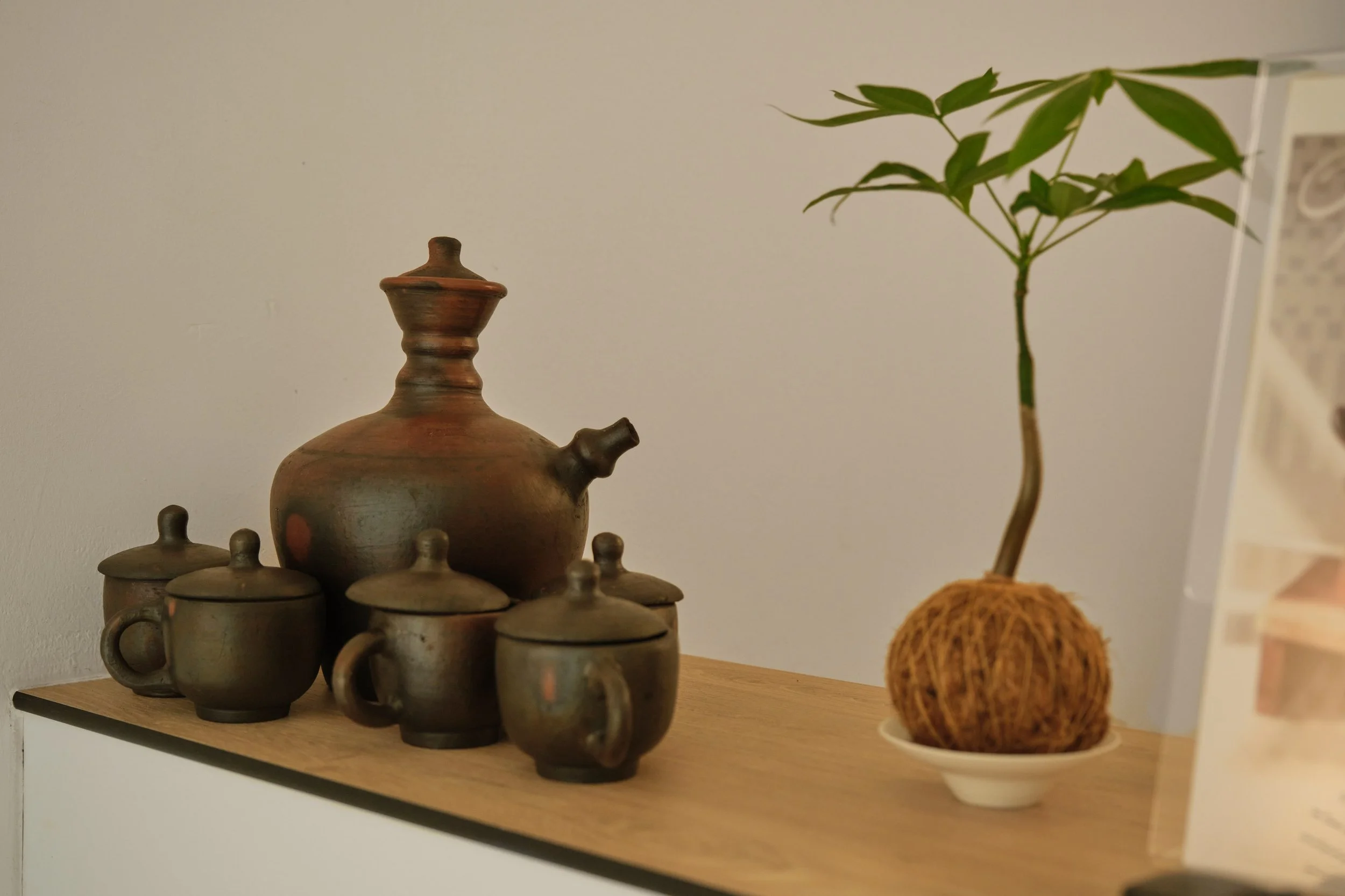 Kendi and cups for serving tea