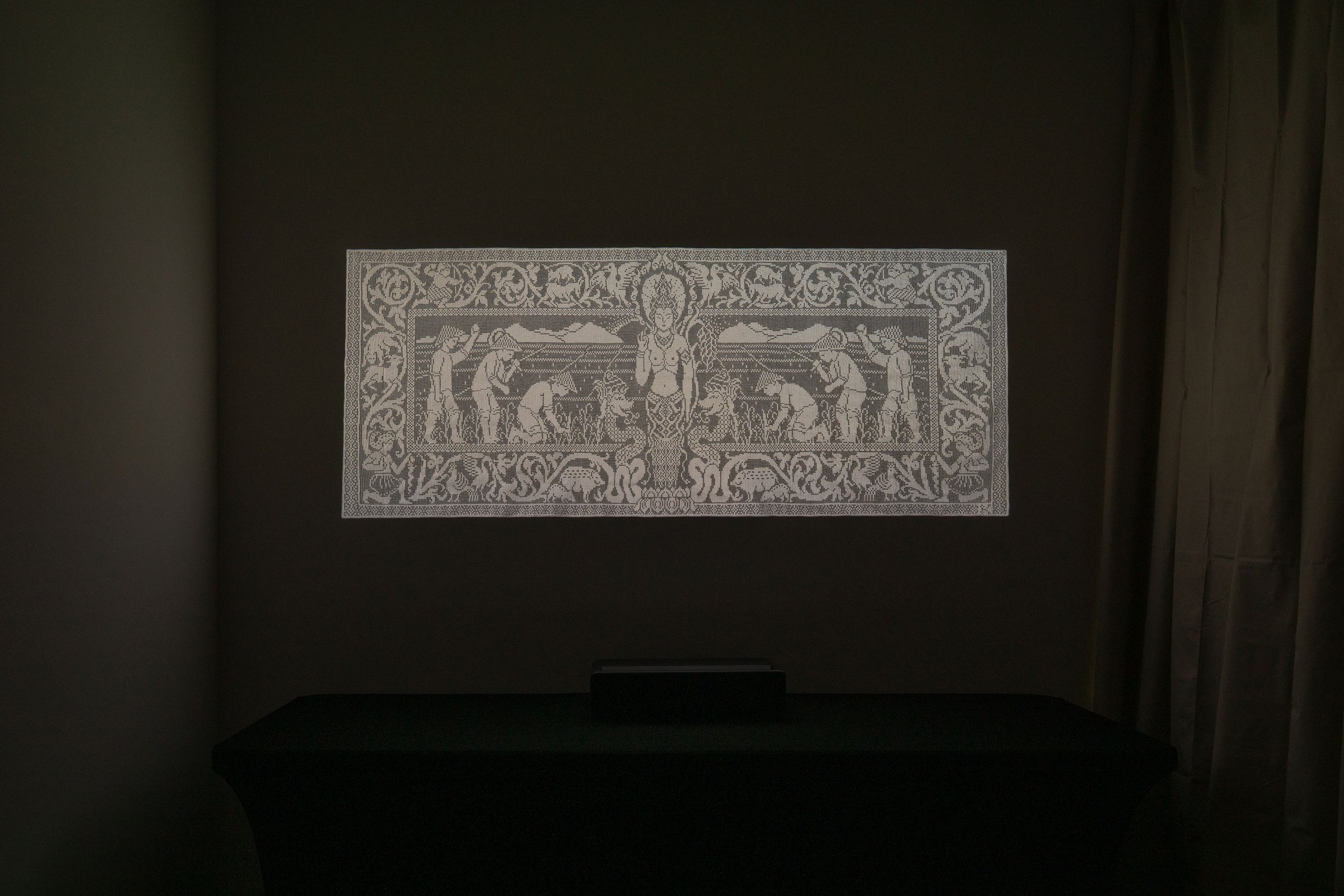 Projection of lace image before dyeing