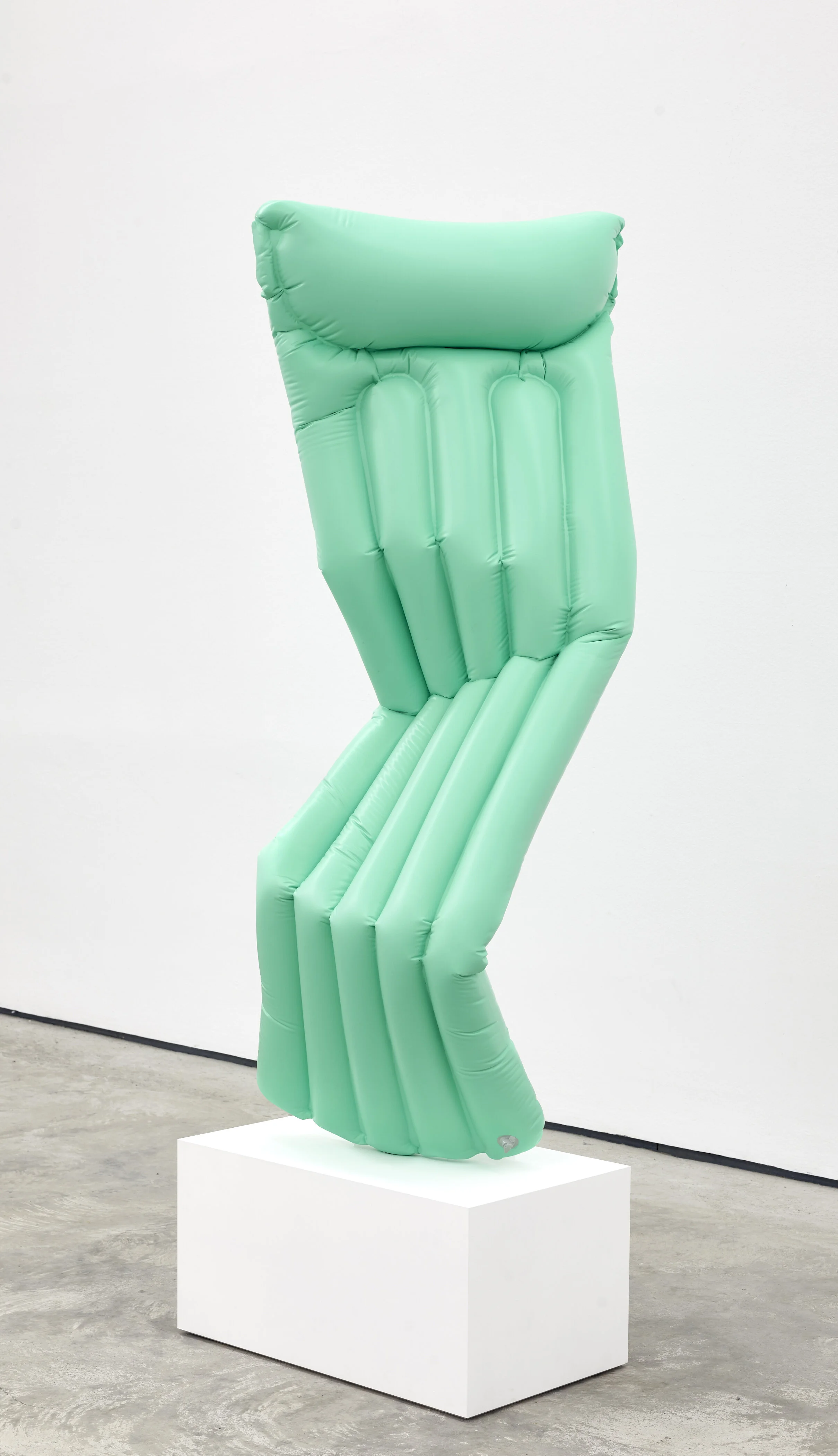 Contrapposto Pool float