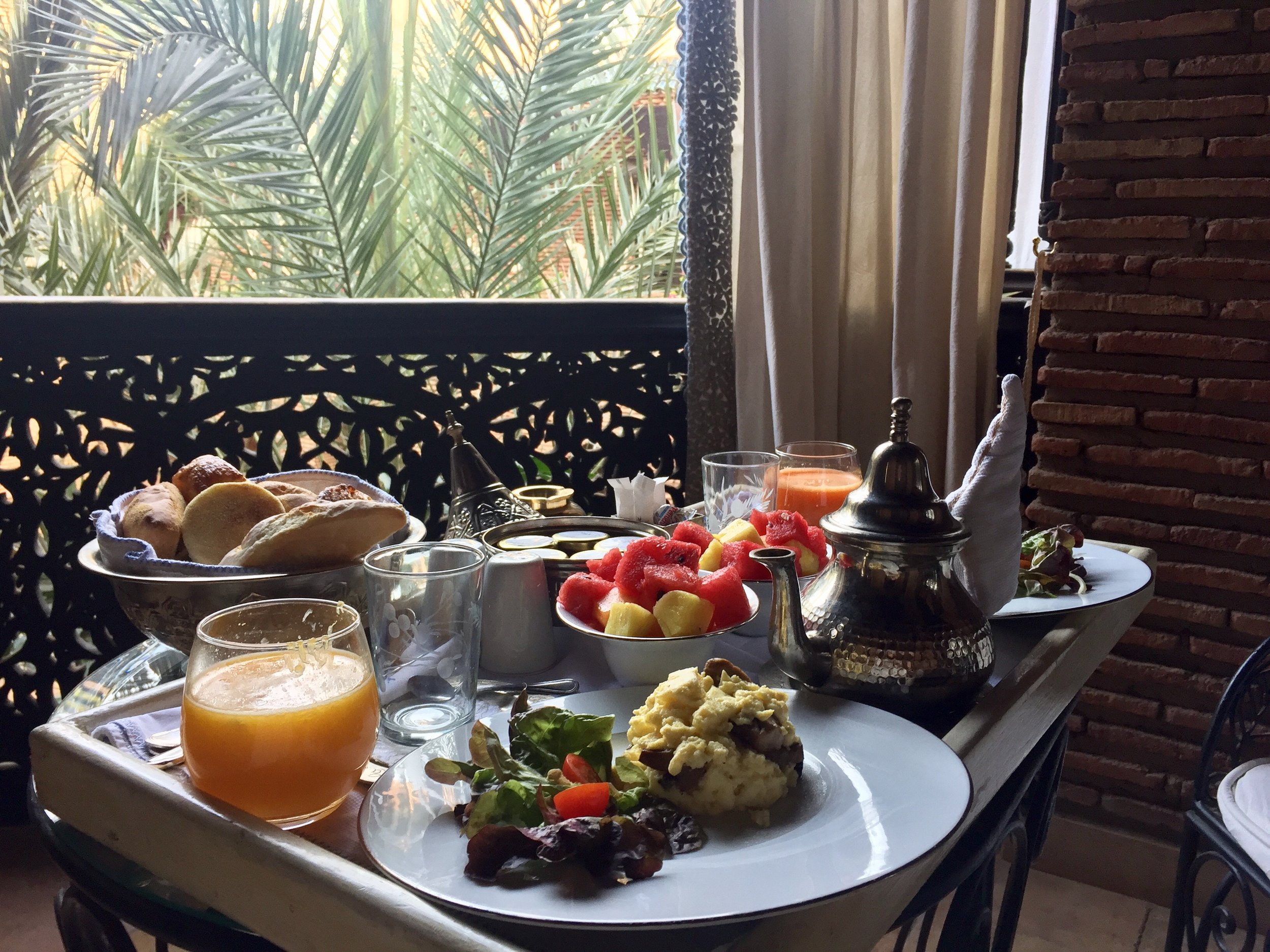 Petit déjeuner servi en chambre