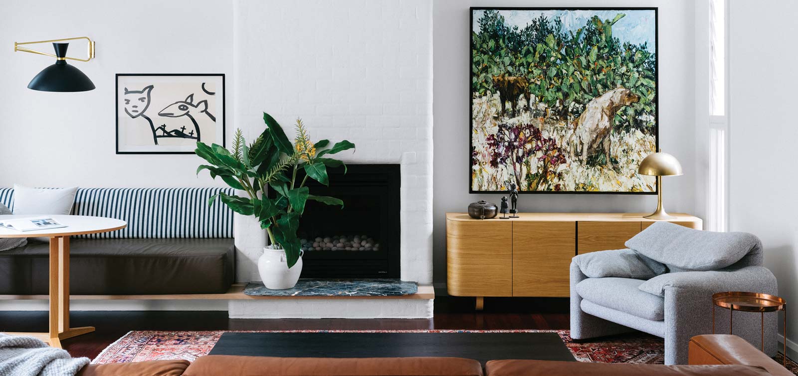 From synching with the architects to styling, the studio team of twelve offers a complete service. Bronte Beach House 