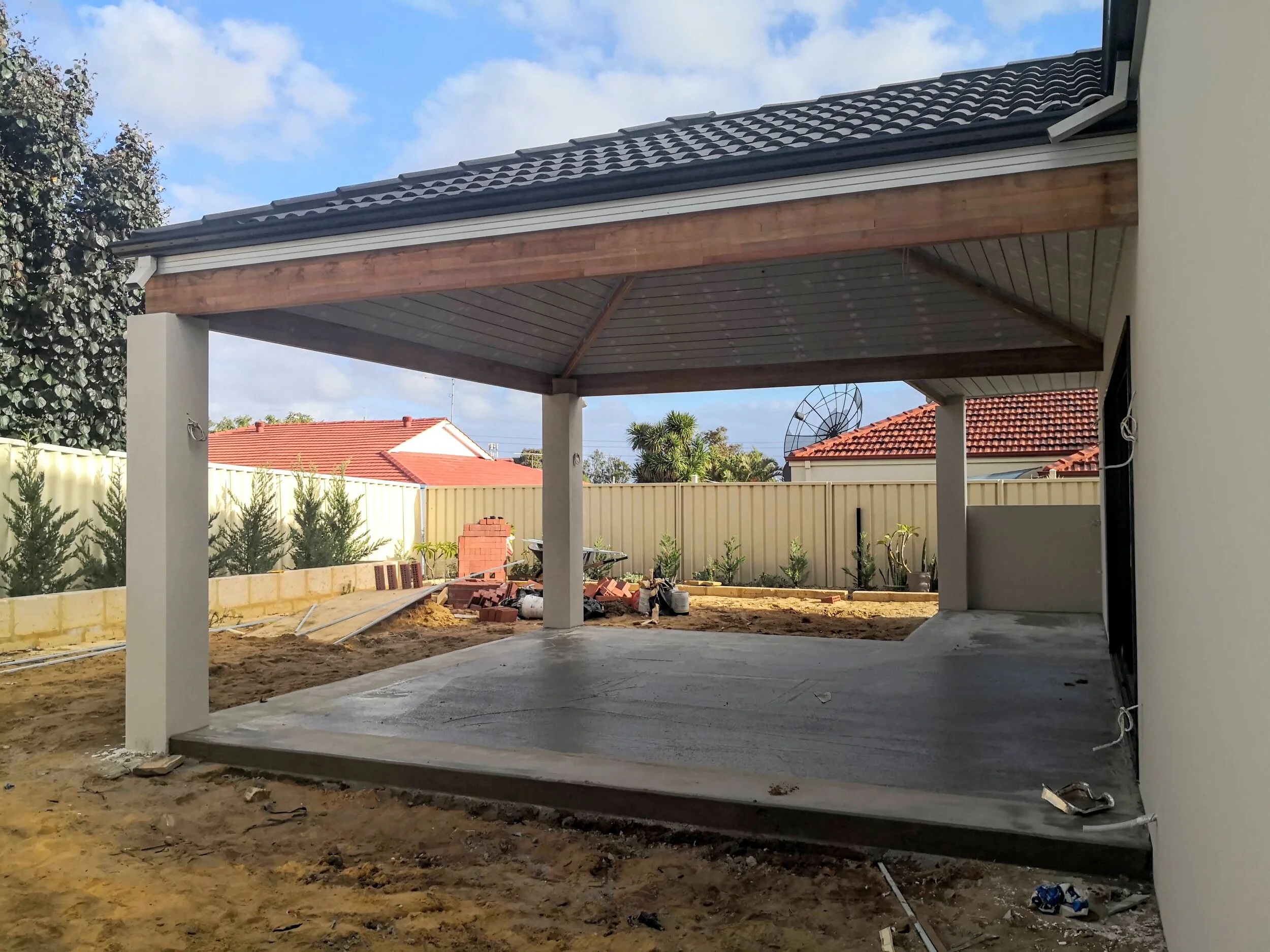 The Tufftex render applied to the pillars and walls is in Dulux Narrow Neck Quarter Strength