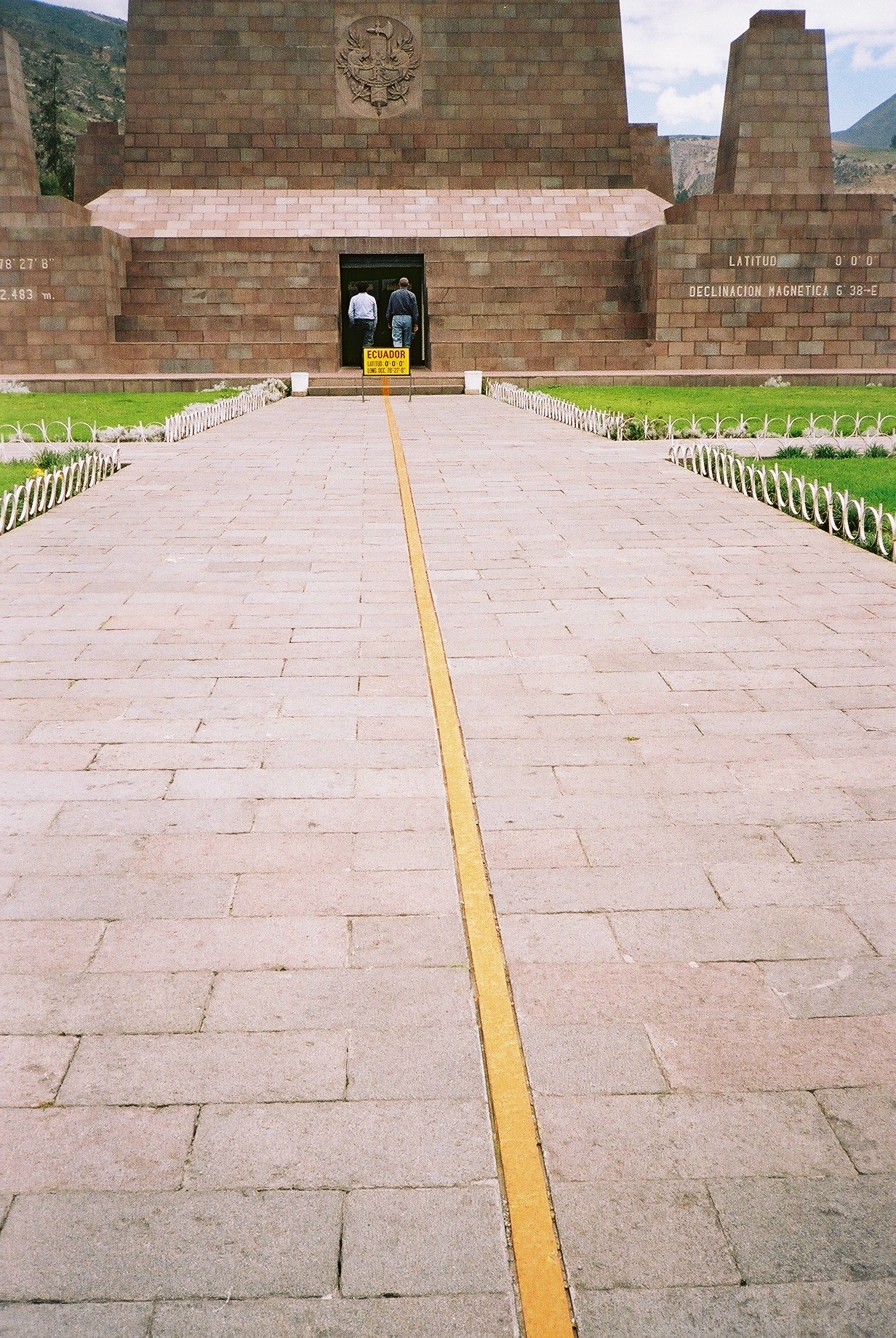 E1-Equator line Quito.JPG