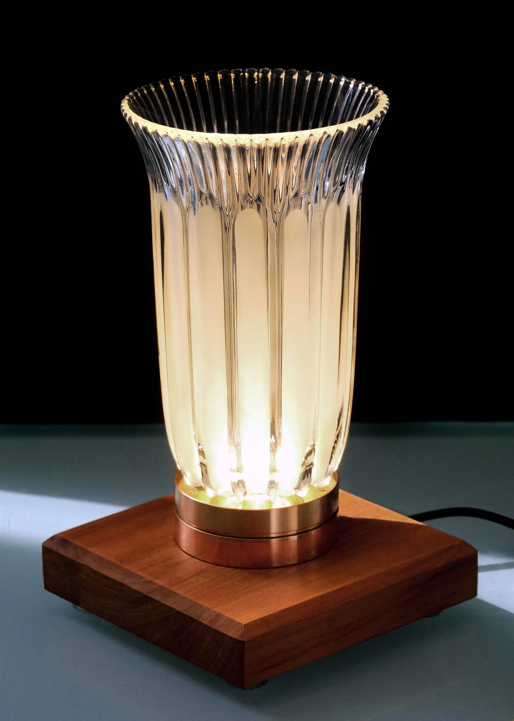 Modern handcrafted table lighting made in Belgium -model 4.jpg