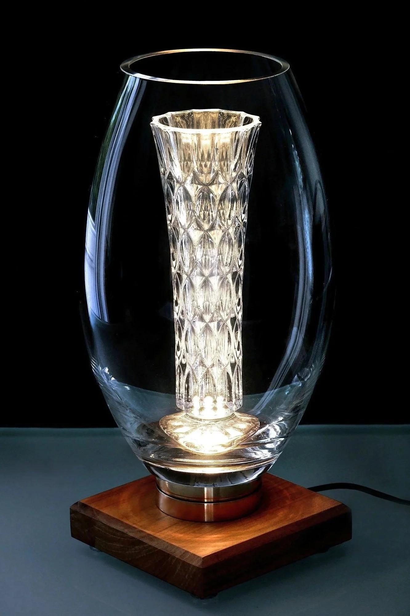 Modern handcrafted table lighting made in Belgium-model 5.jpg