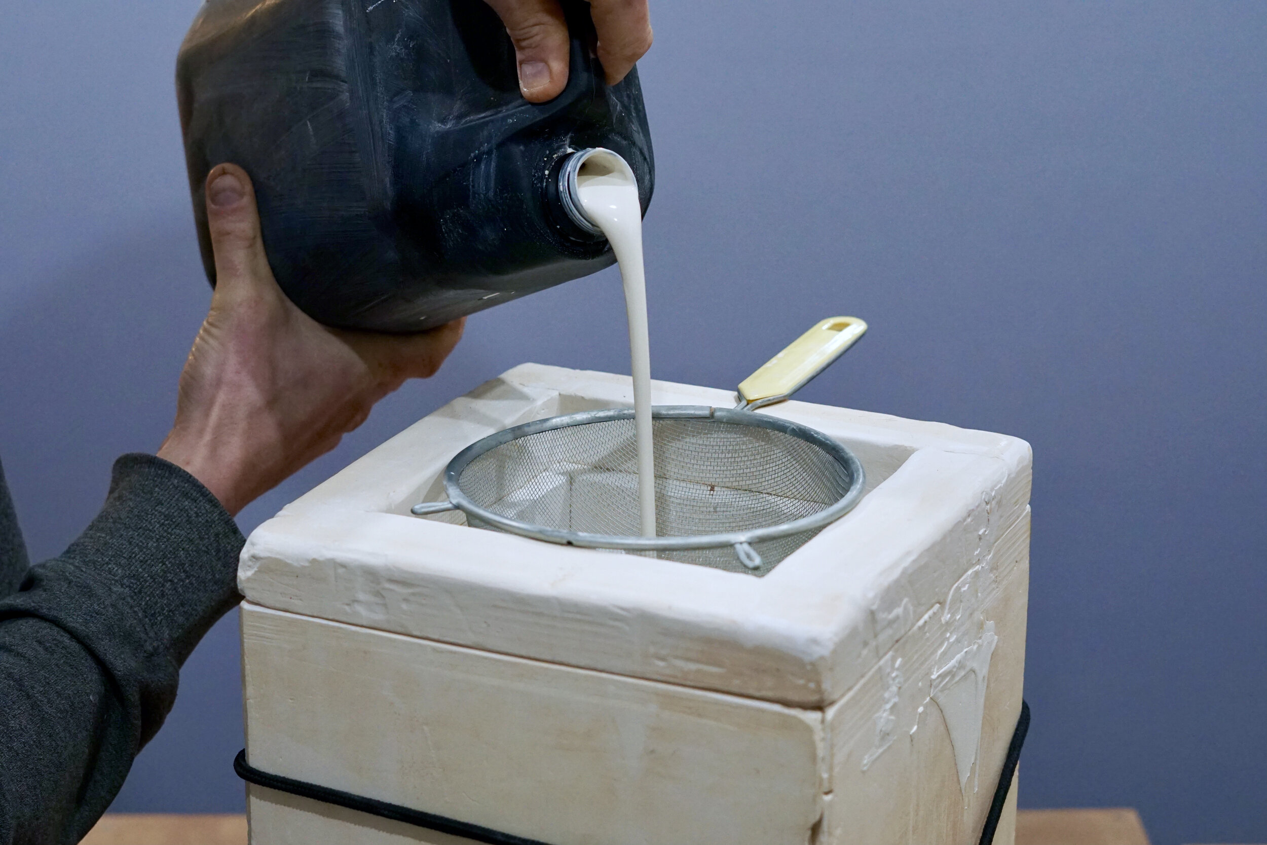 Pouring casting slip