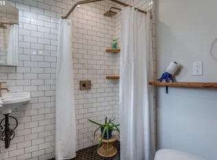 taylorbathroom.jpg