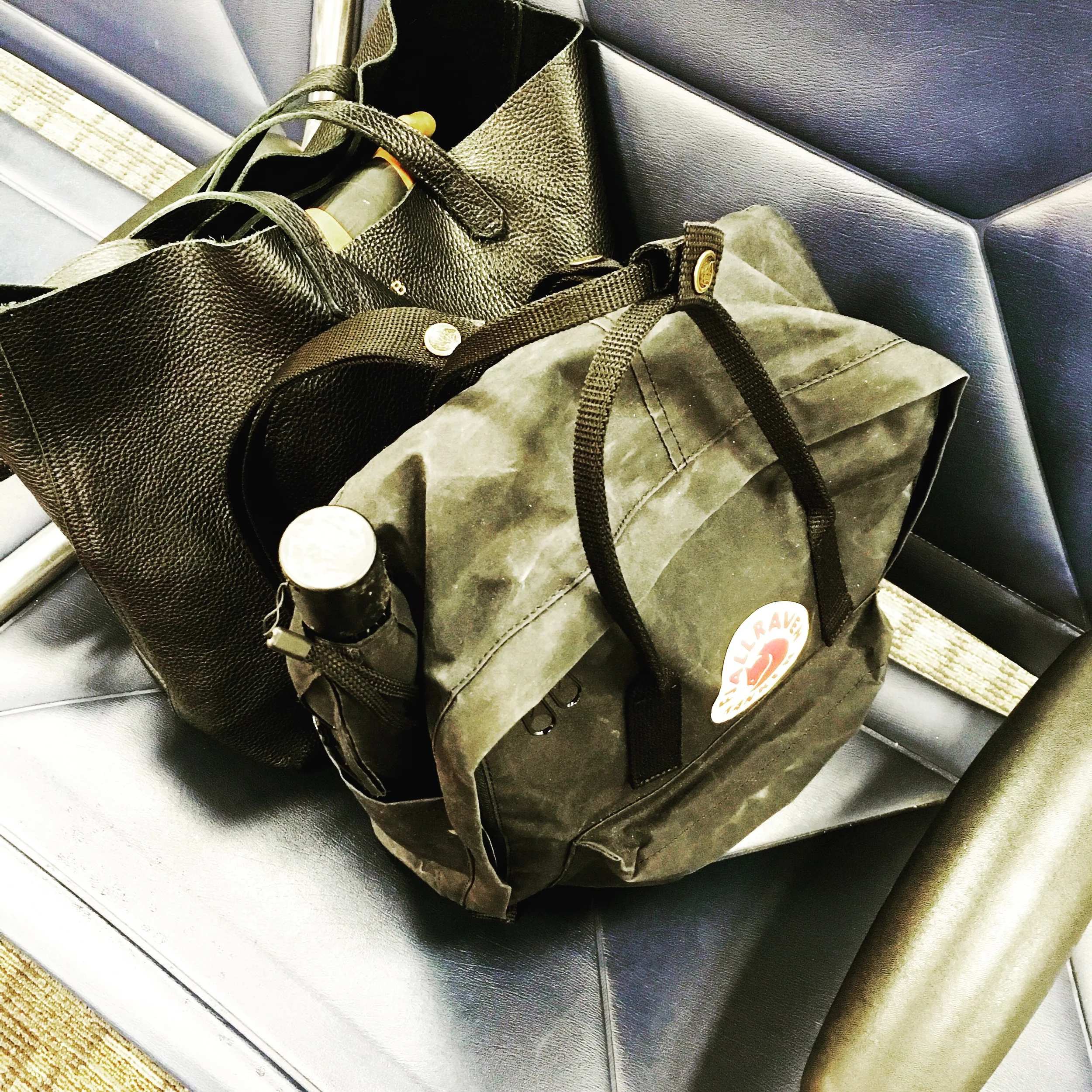 CUYANA TOTE / FJALLRAVEN KANKEN BACKPACK