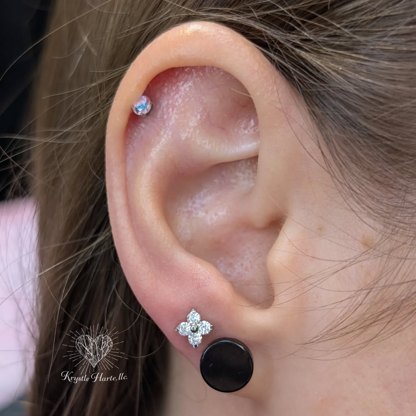 Fresh new sparkle for the second lobe! ✨ 
&quot;Oliver&quot; by @khrysospiercingjewelry

This client is already rocking a beautifully healed helix from me too. Love seeing these ear projects come to life!

Ear Piercings by @krystlehartellc
#freshpier