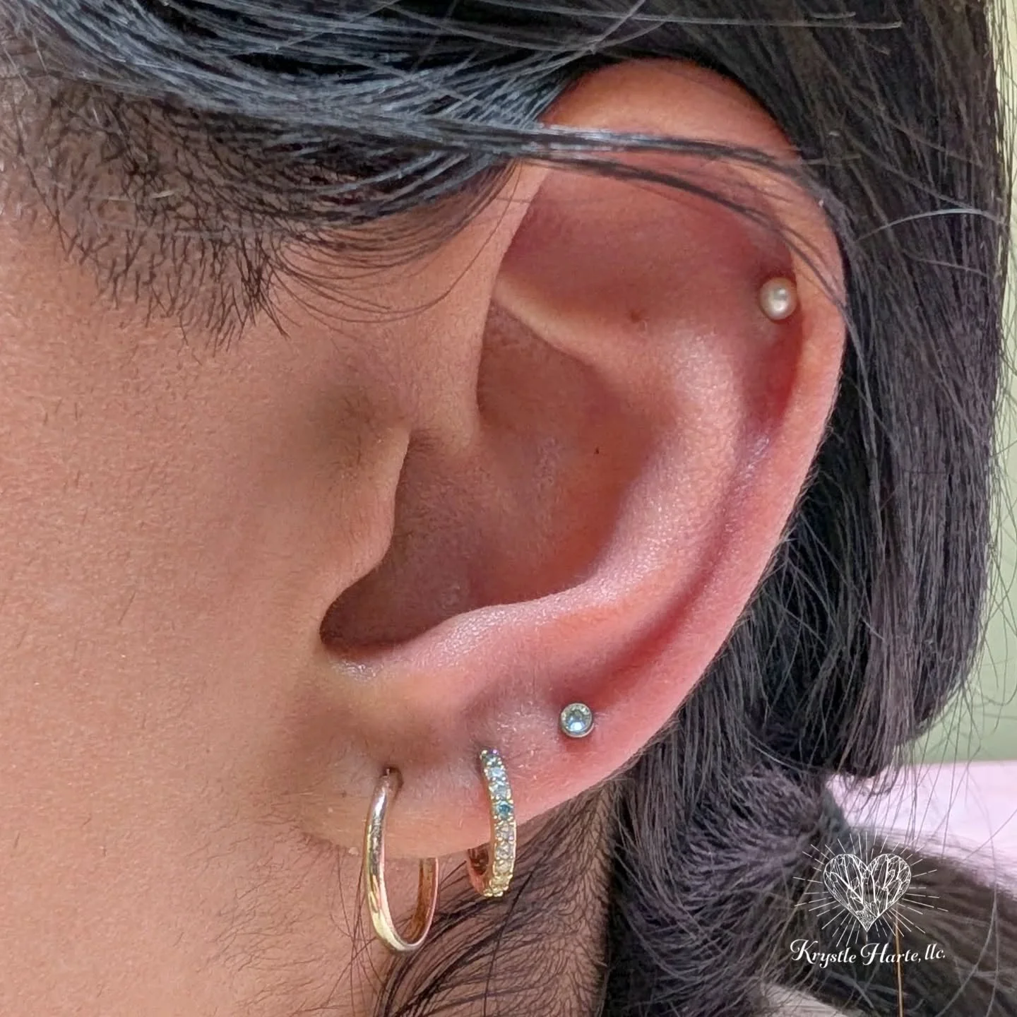 Added a cute double 3rd lobes for her! 

#earpiercings #piercing #jewelry