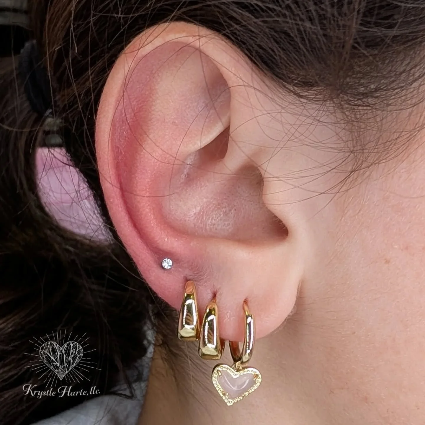 Level 4 lobe game unlocked! Found the ideal spot, perfectly spaced like the rest ✨

#earpiercings #earpiercing #jewelry #piercings